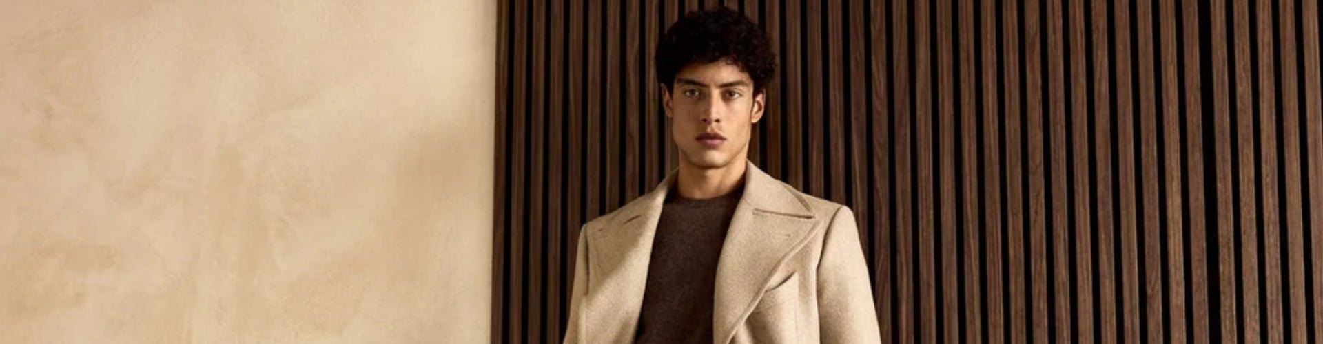 Knitwear premium și suprapuneri vestimentare: malete și pulovere din lână, cașmir și mătase pentru o eleganță relaxată - Viggo