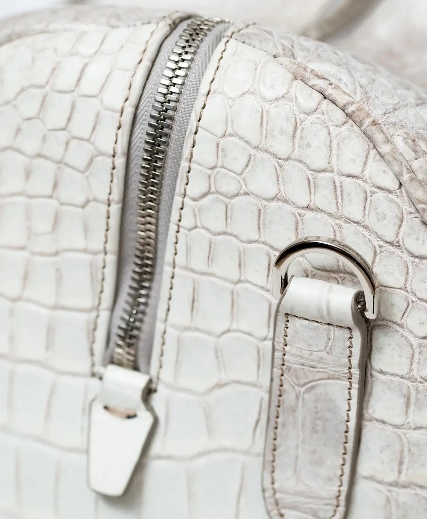Geanta de voiaj alb cu gri piele crocodil