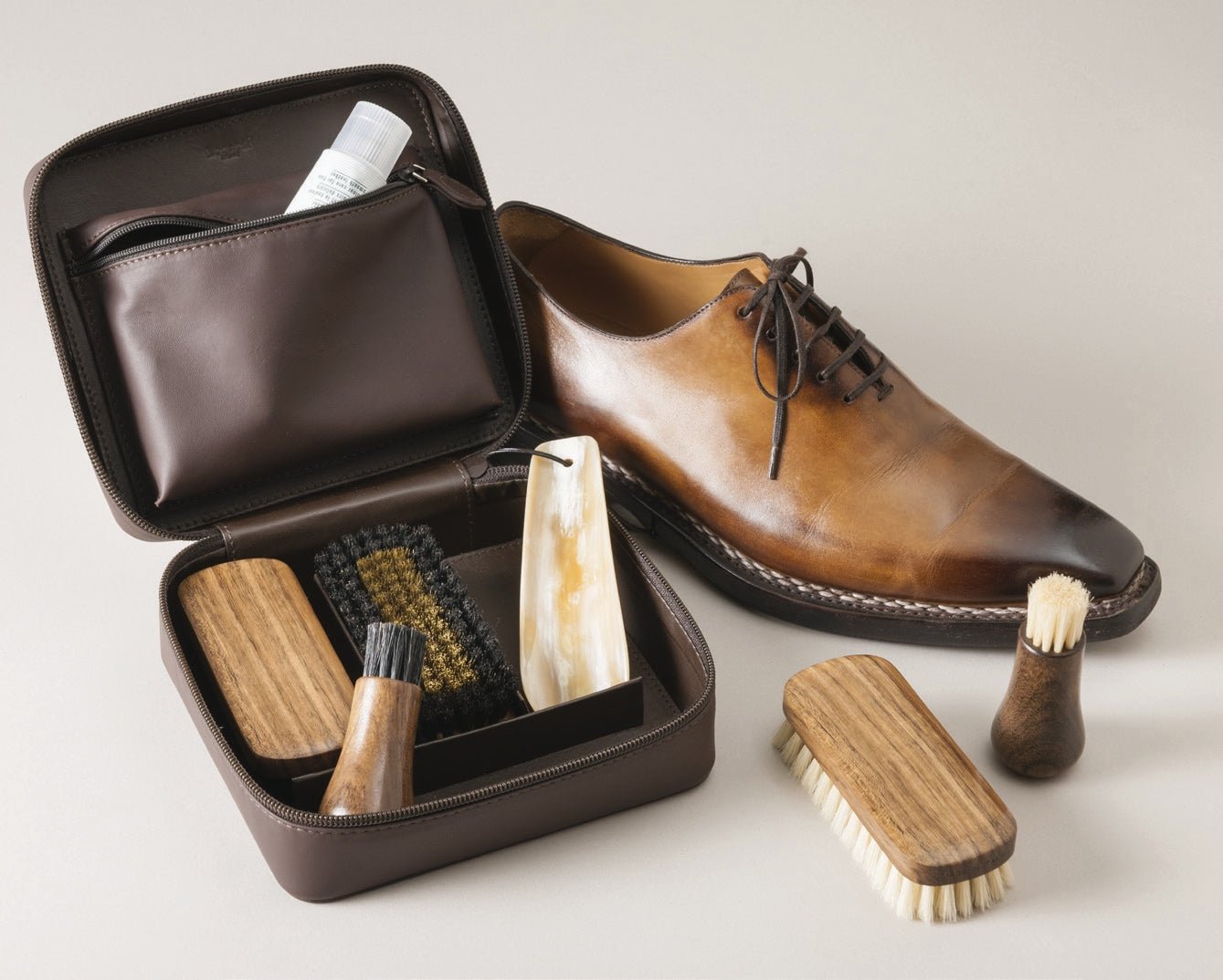 Set piele maro ingrijire pantofi - travelling - Viggo