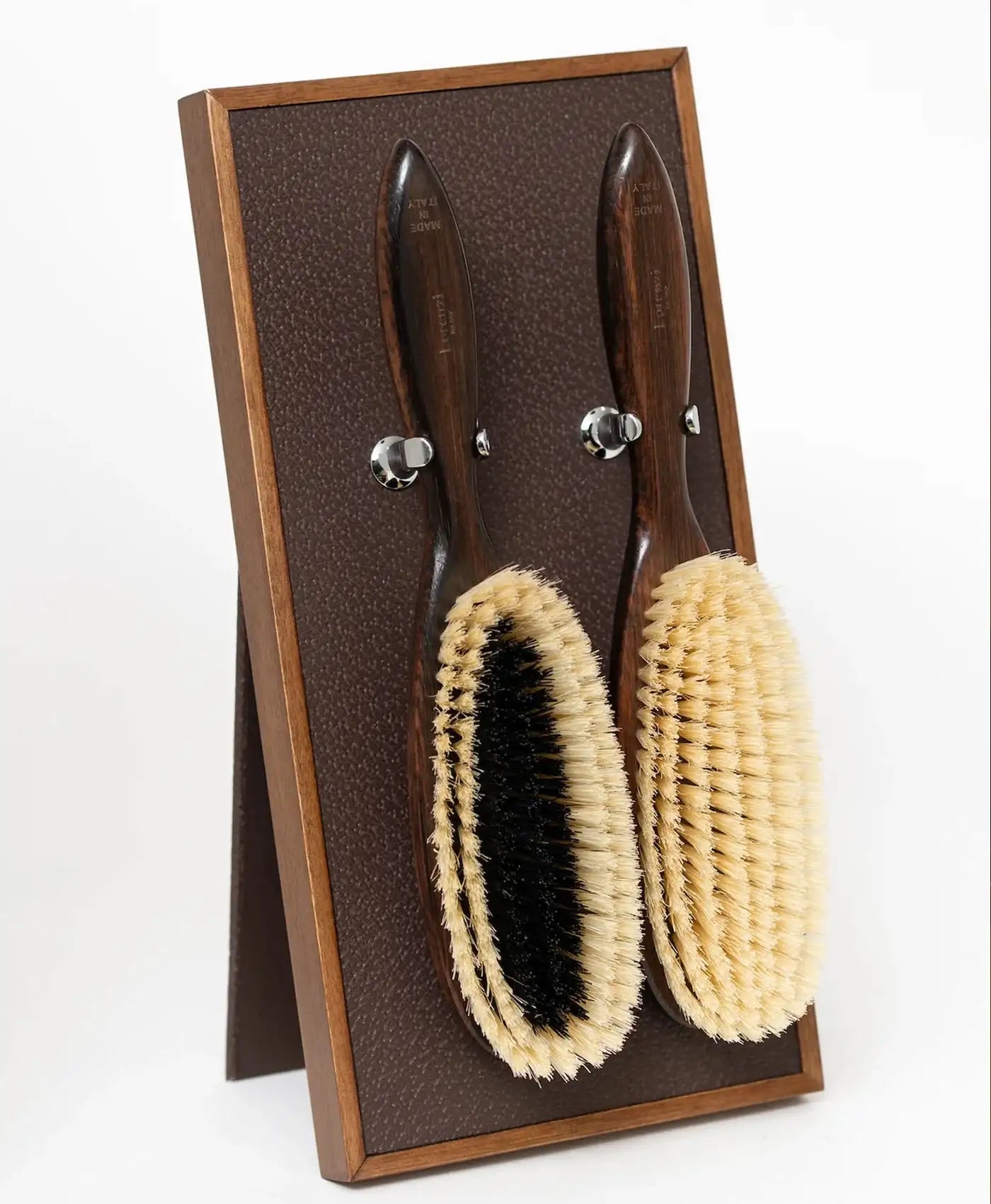 Suport piele cu 2 perii intretinere lana