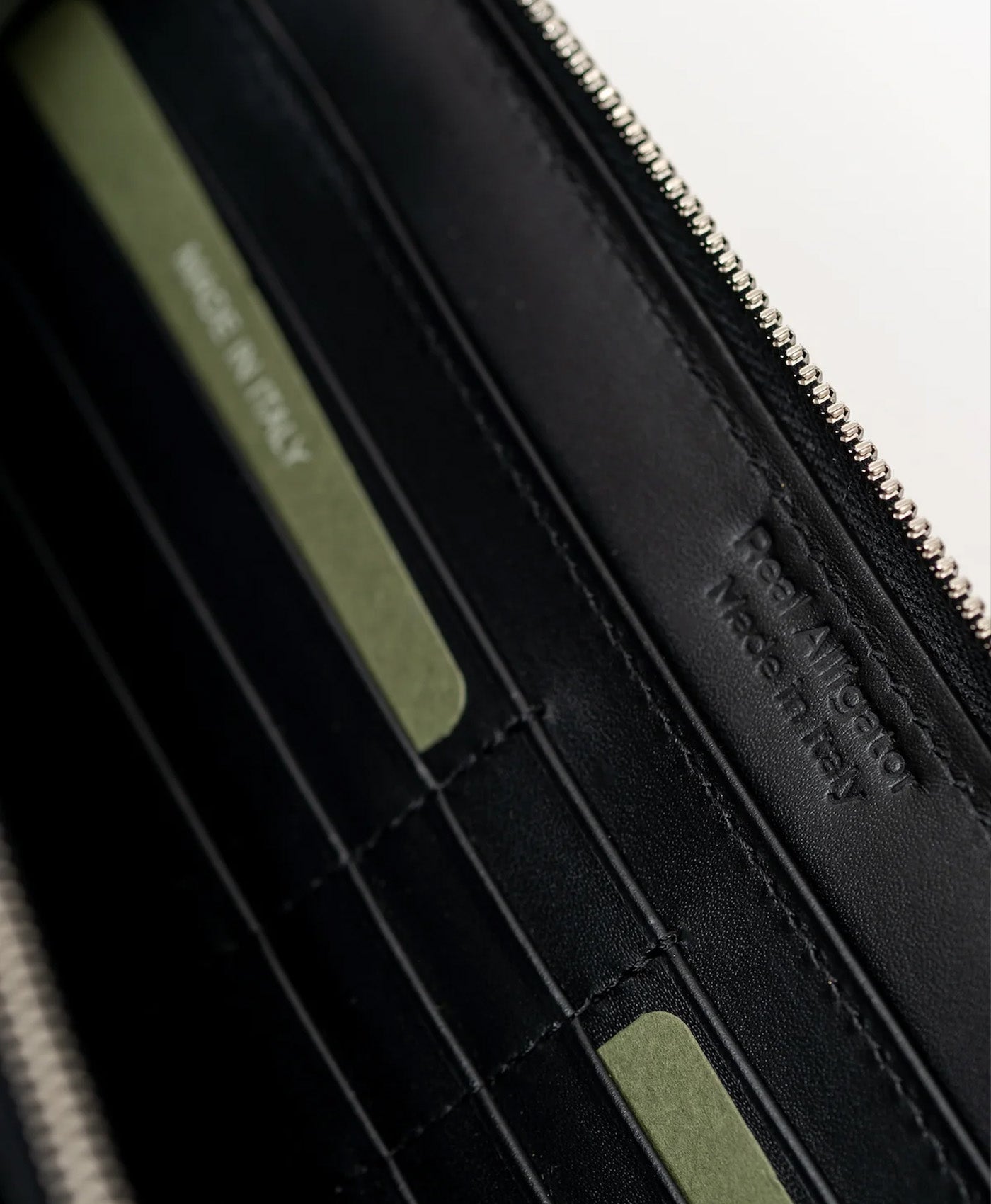 Portofel negru mat piele crocodil, de mana