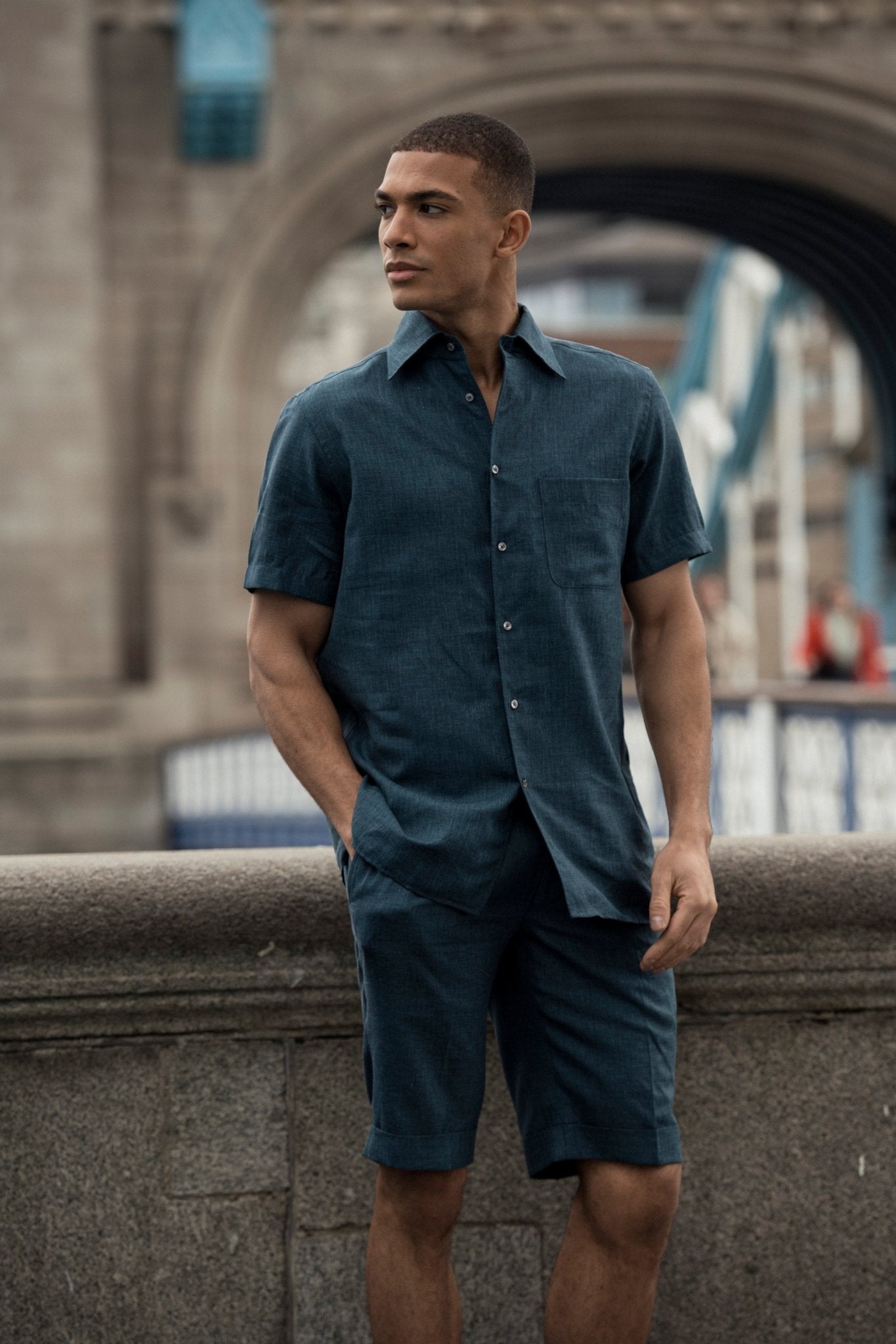 Pantaloni scurti turquoise inchis din lana, matase si in - Viggo