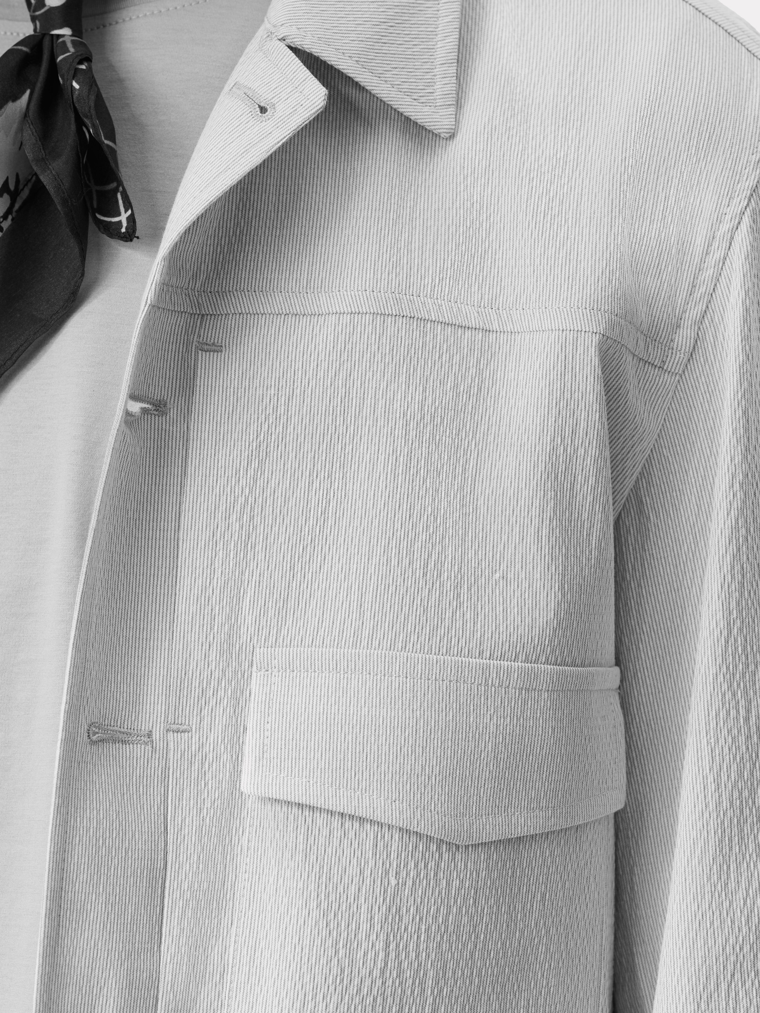 Short beige jacket with patch pockets