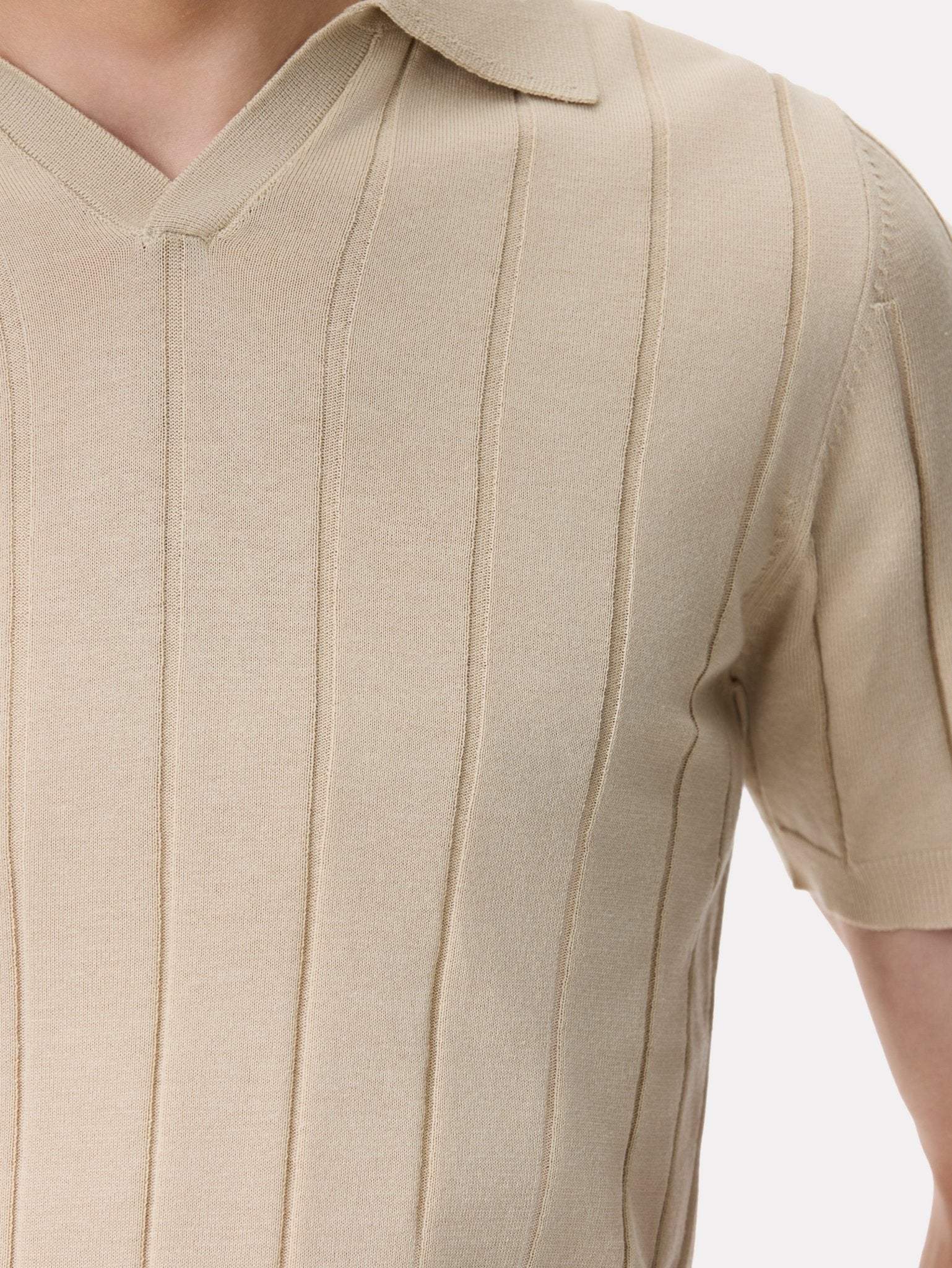 Tricou polo bej cu dungi