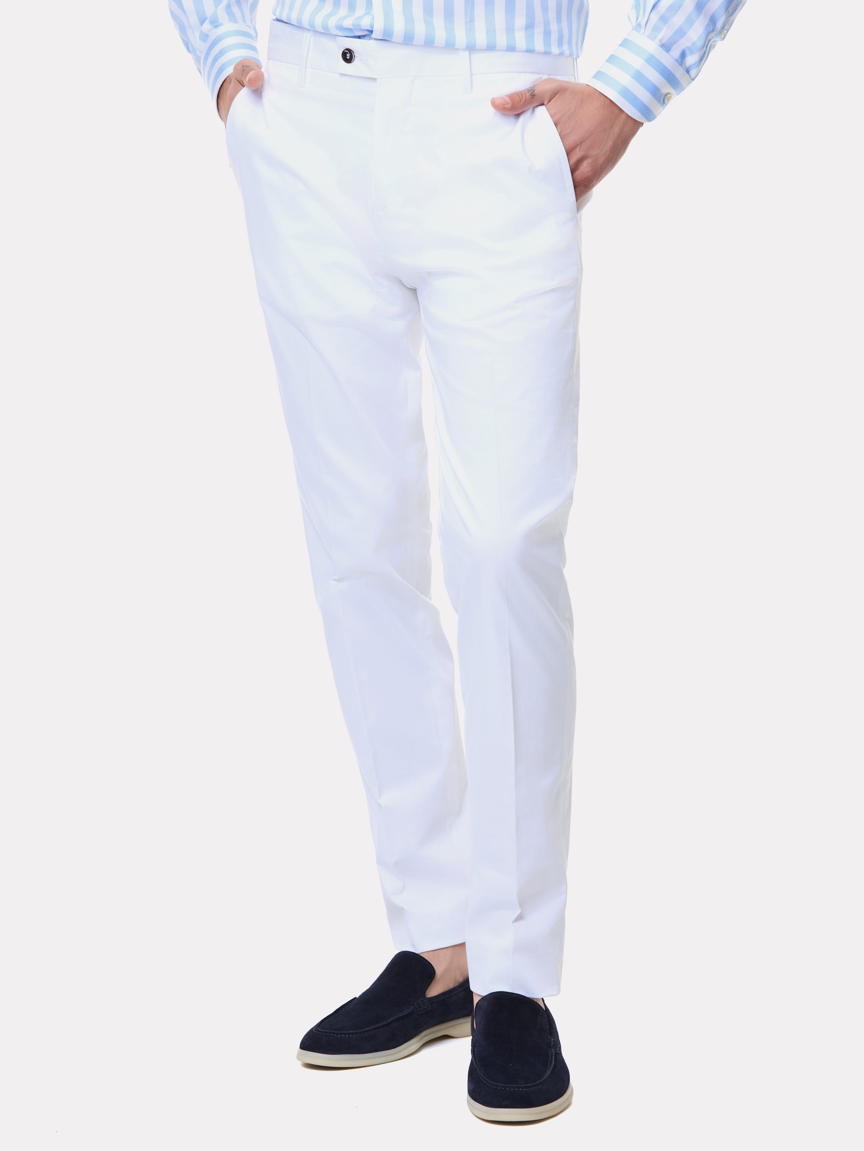 Pantaloni chinos albi