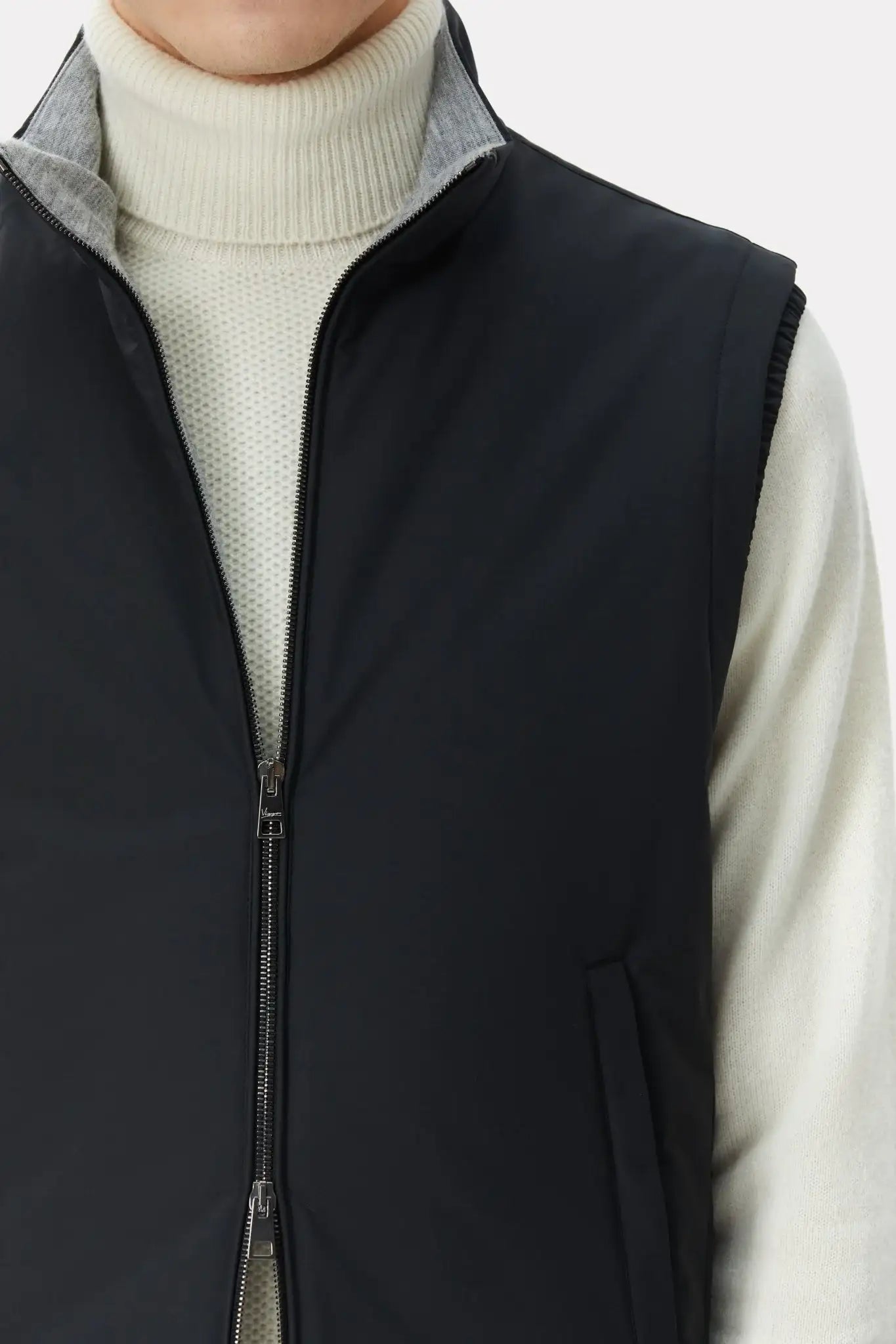 Vesta neagra cu interior din casmir