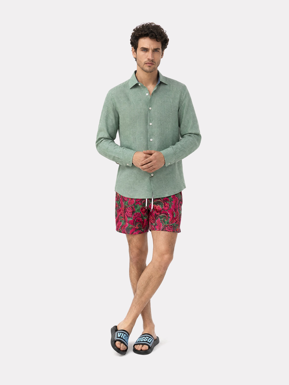Swimming shorts with paisley print
