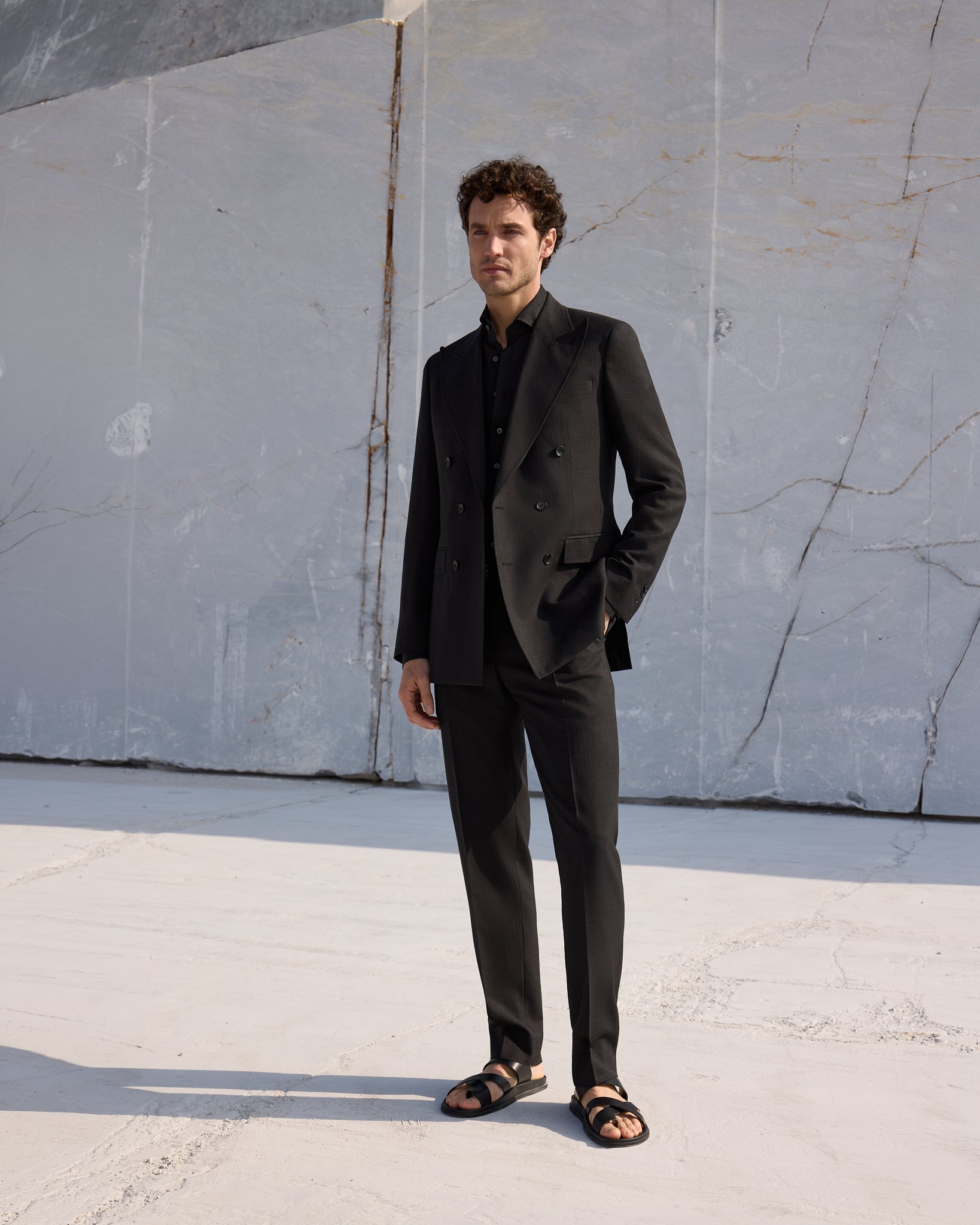 Costum negru Made to Measure tesatura Fratelli Tallia di Delfino