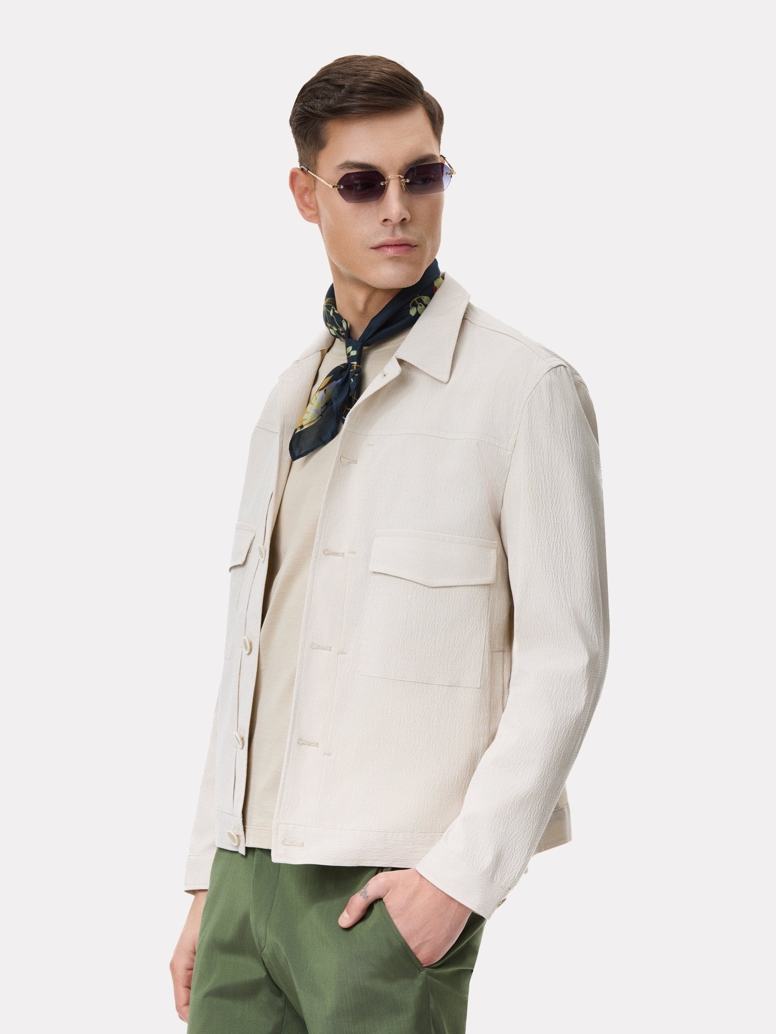 Jacheta scurta bej cu buzunare aplicate - Viggo