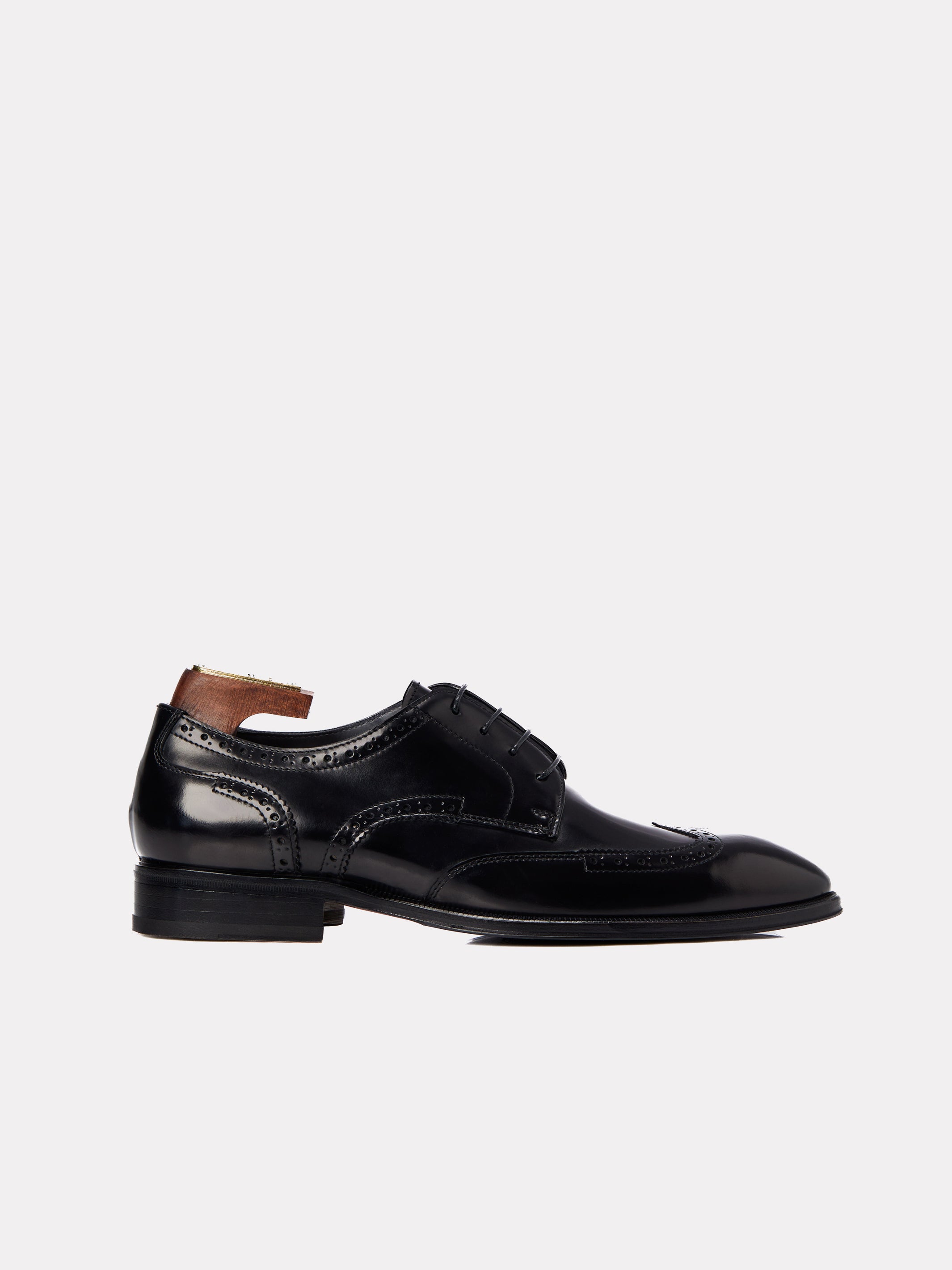 Derby shoes with brogue details