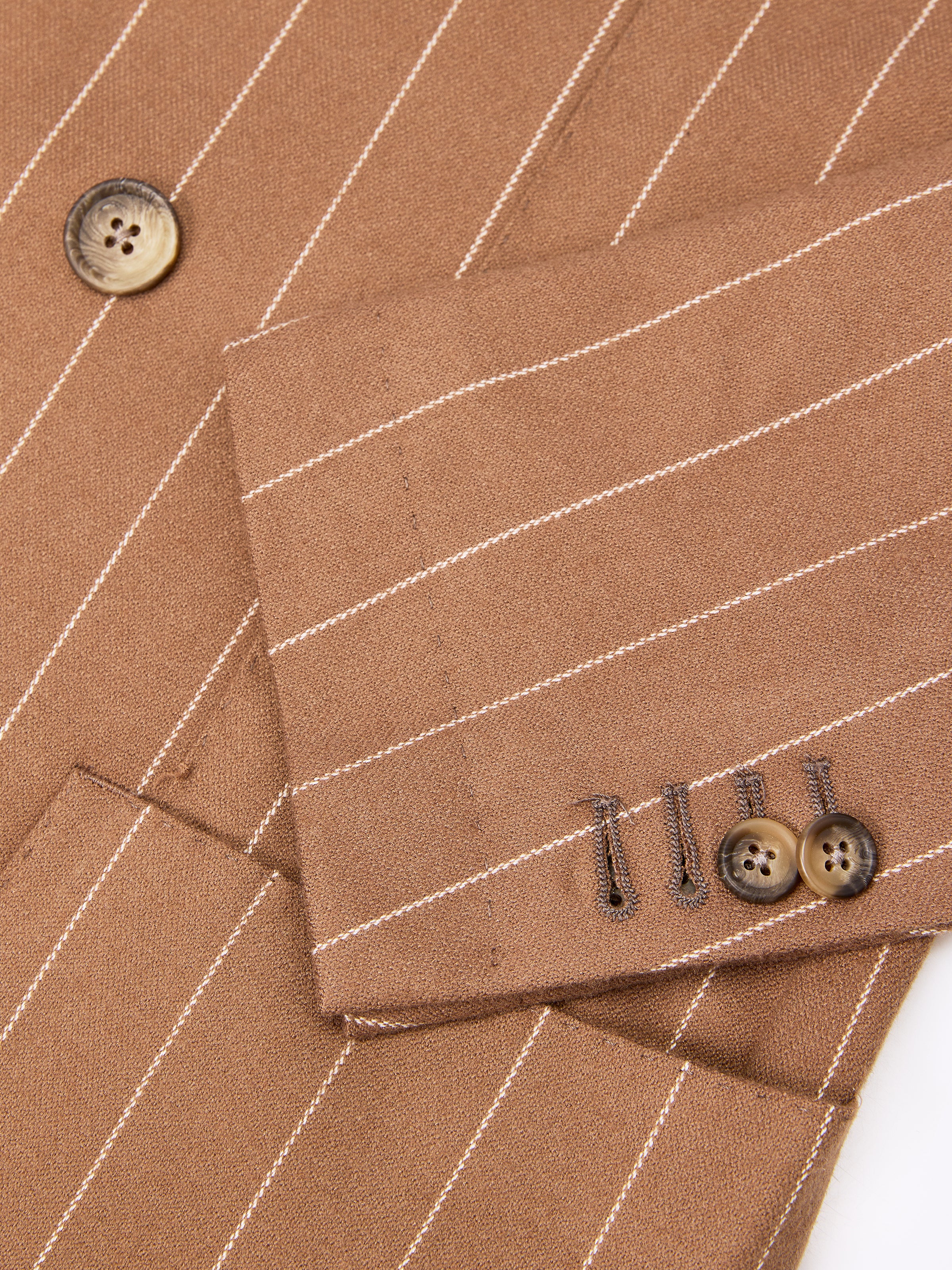Slim fit suit with fine beige stripes, double-breasted