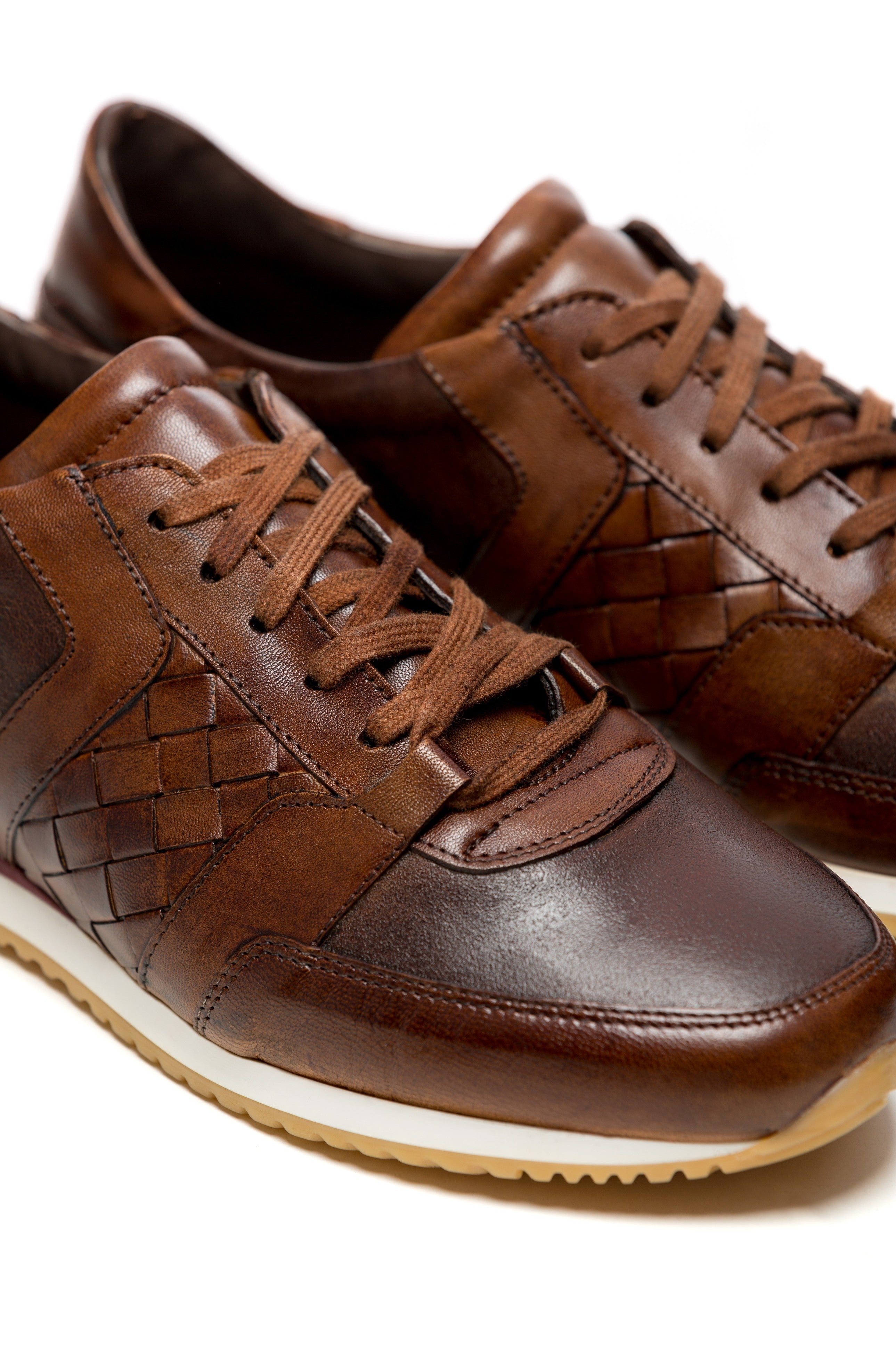 Brown Leather Shoes With Braid