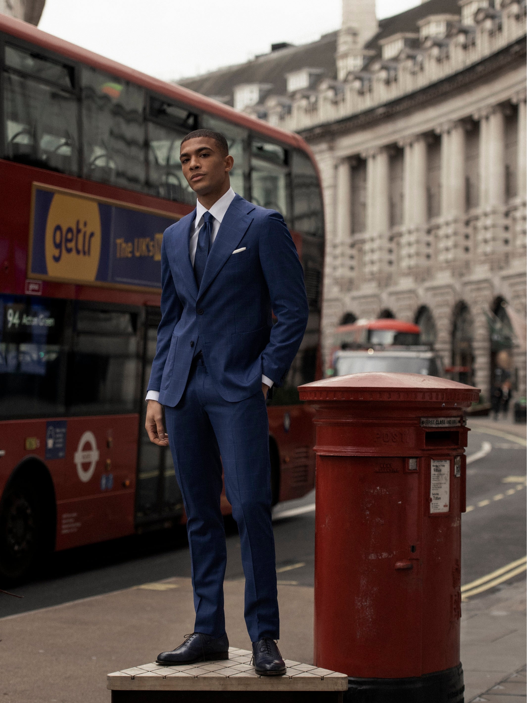 Two-piece blue checkered suit, tone on tone, tailored fit