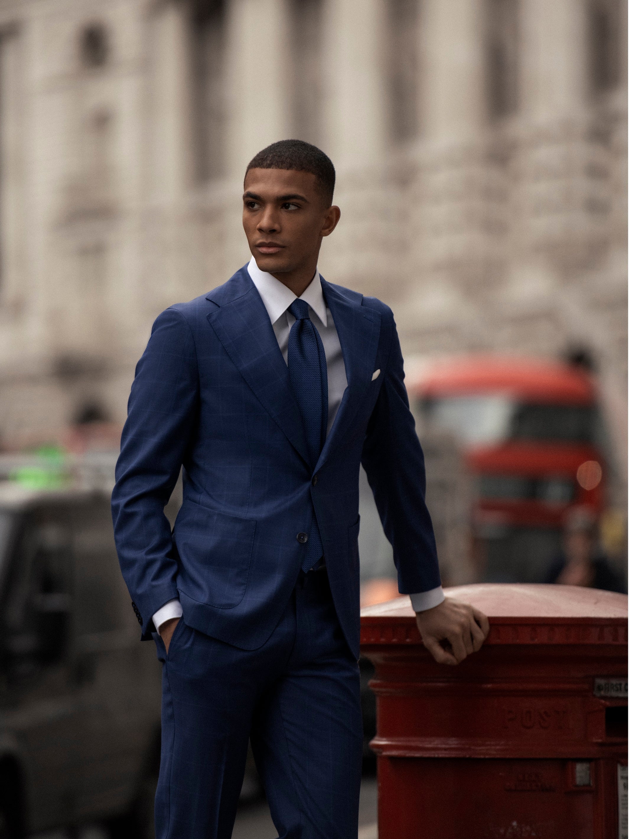 Two-piece blue checkered suit, tone on tone, tailored fit