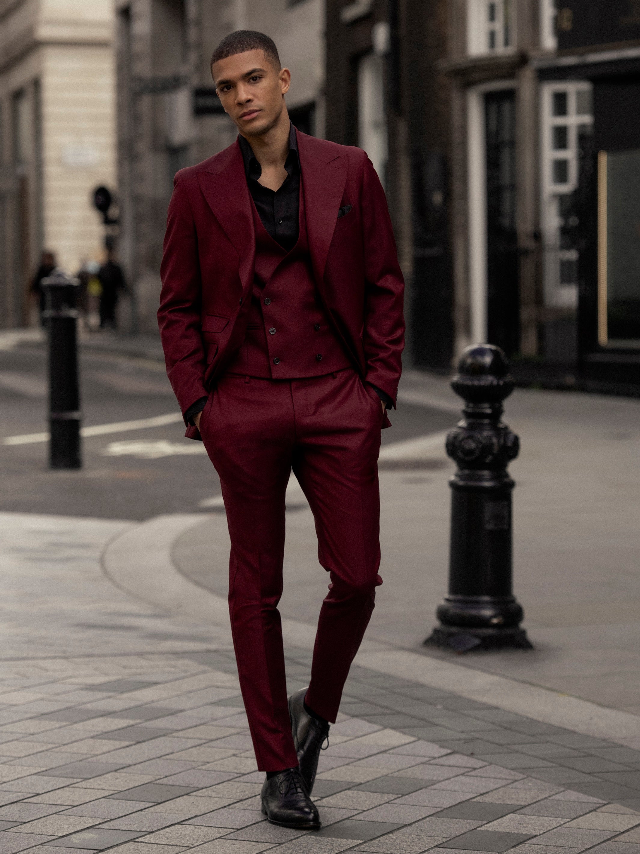 Three-piece burgundy suit, tailored fit