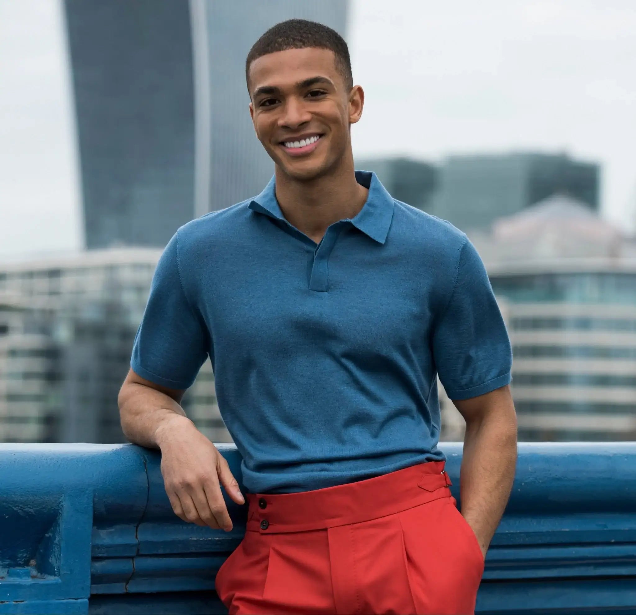 Blue polo shirt made of natural silk and merino wool