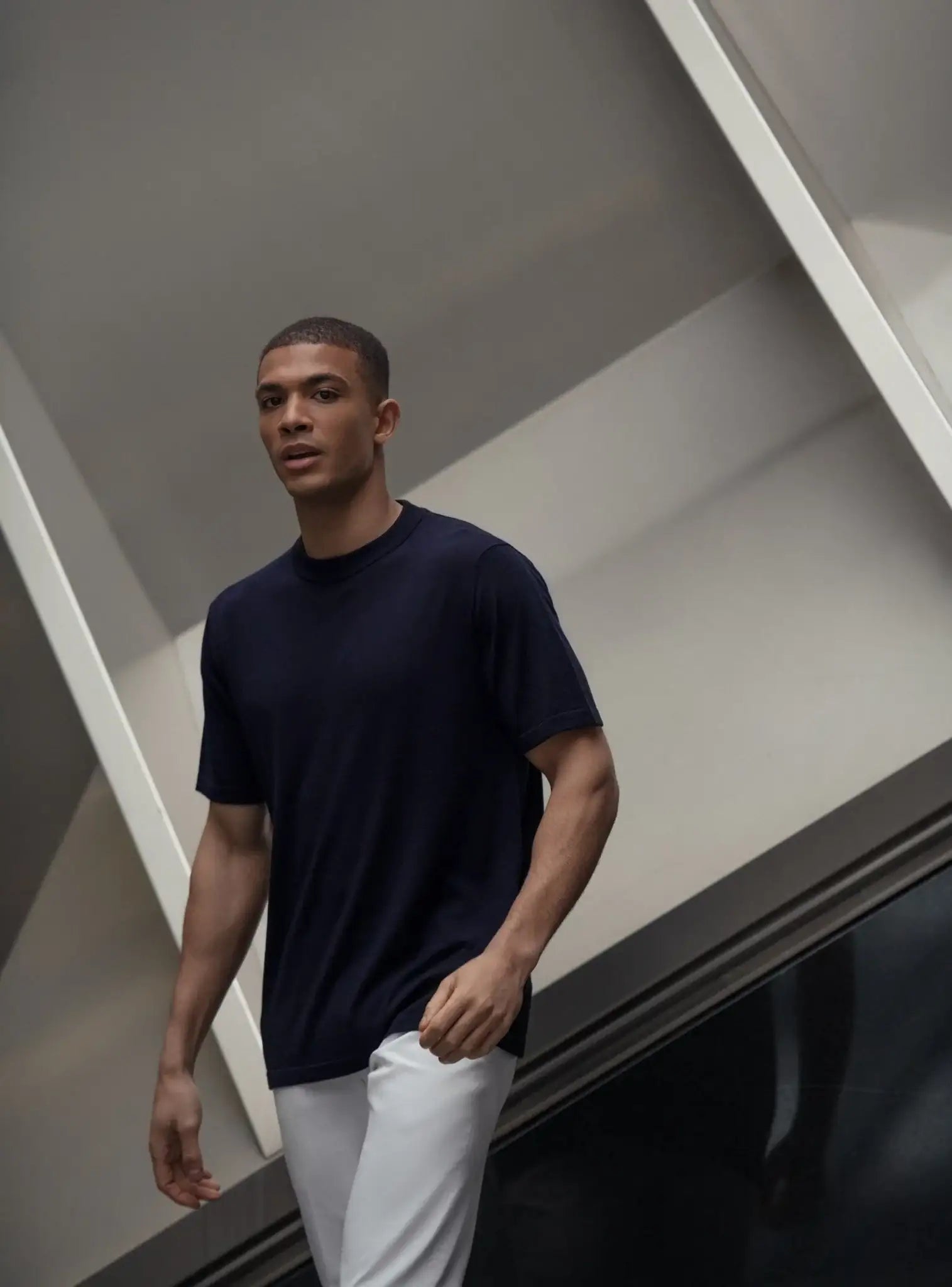 Navy t-shirt made of natural silk and merino wool