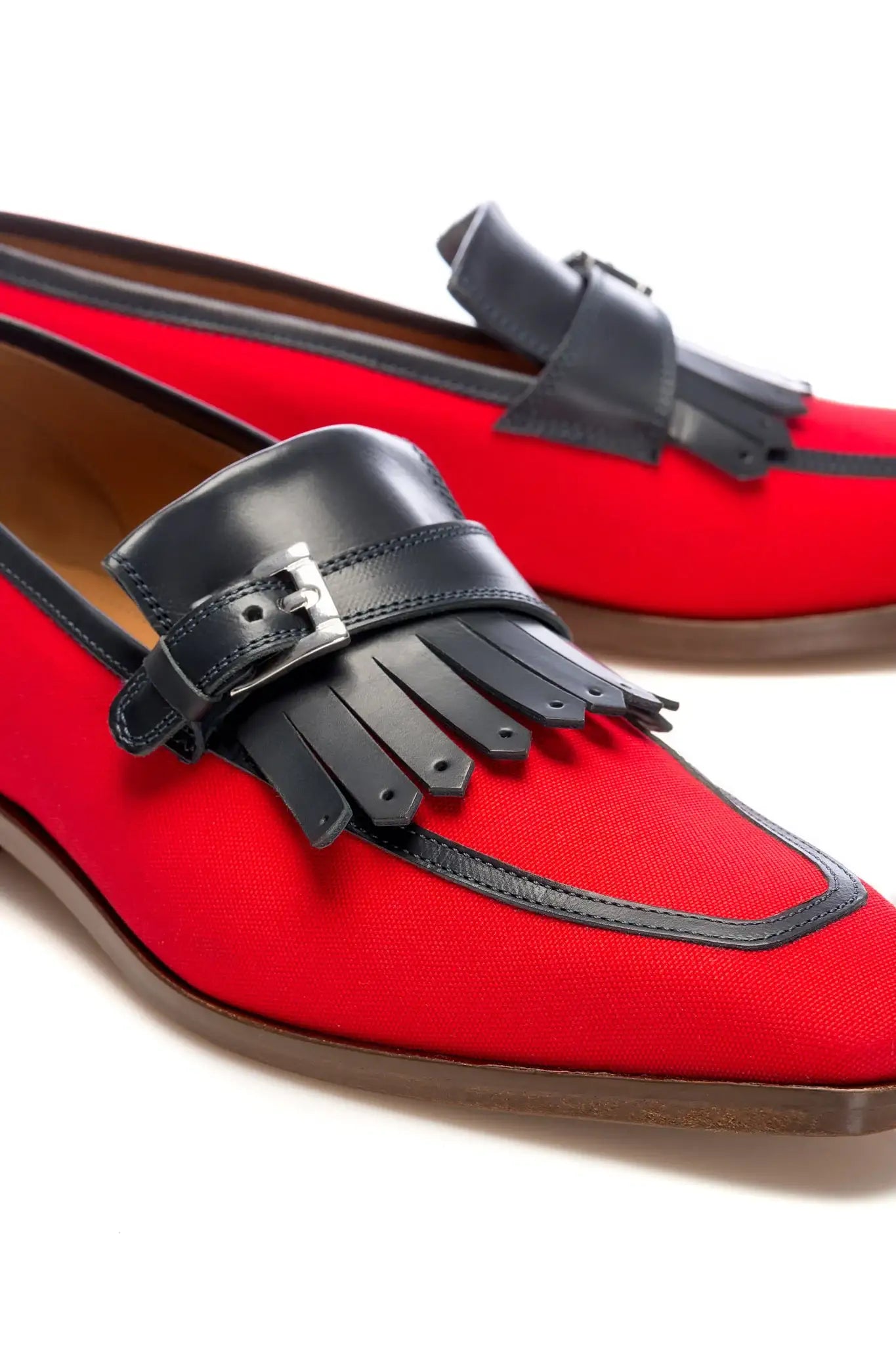 Red tassel moccasins in leather and textile