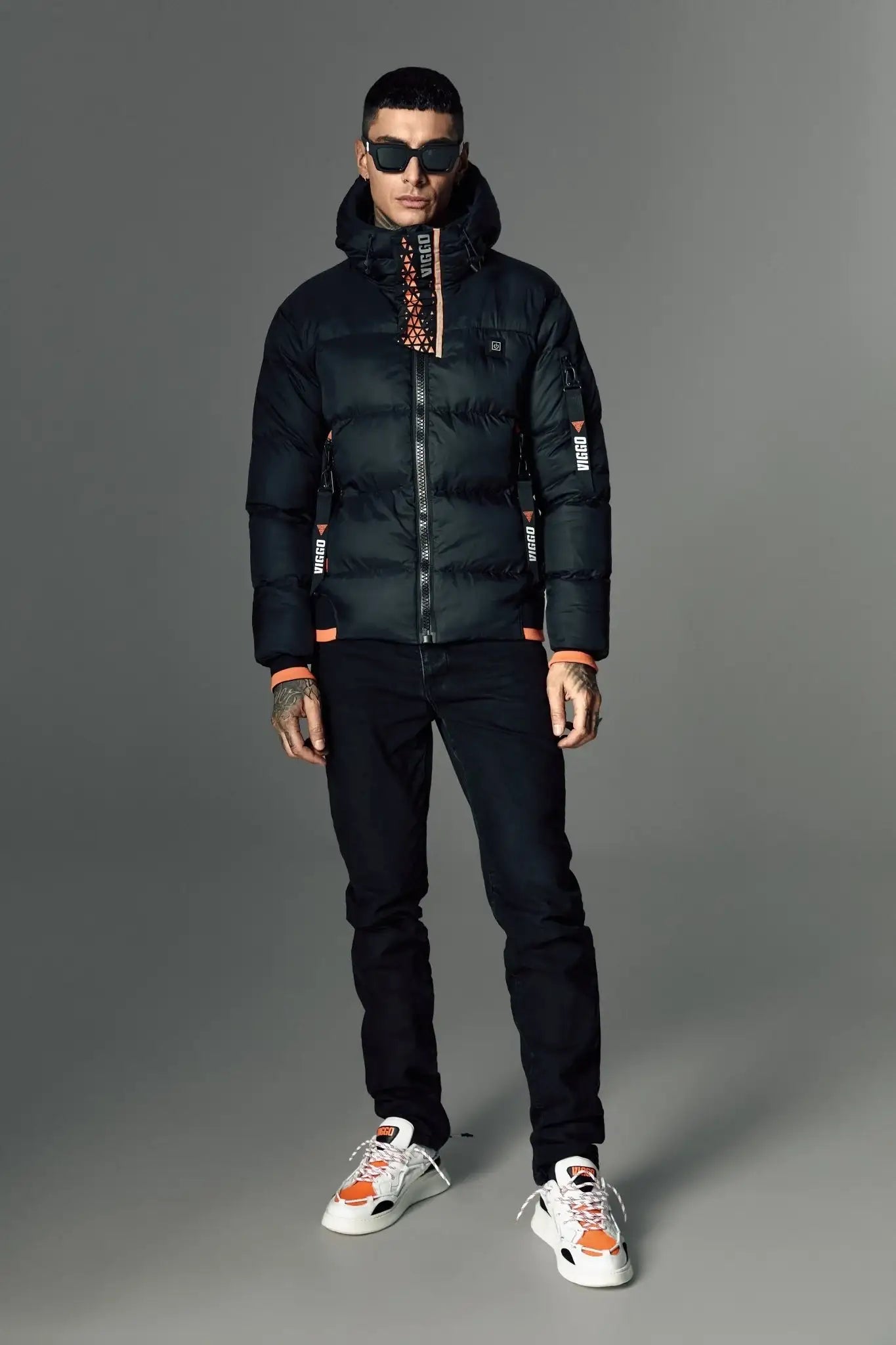 Geaca neagra cu incalzire si accesorii detasabile