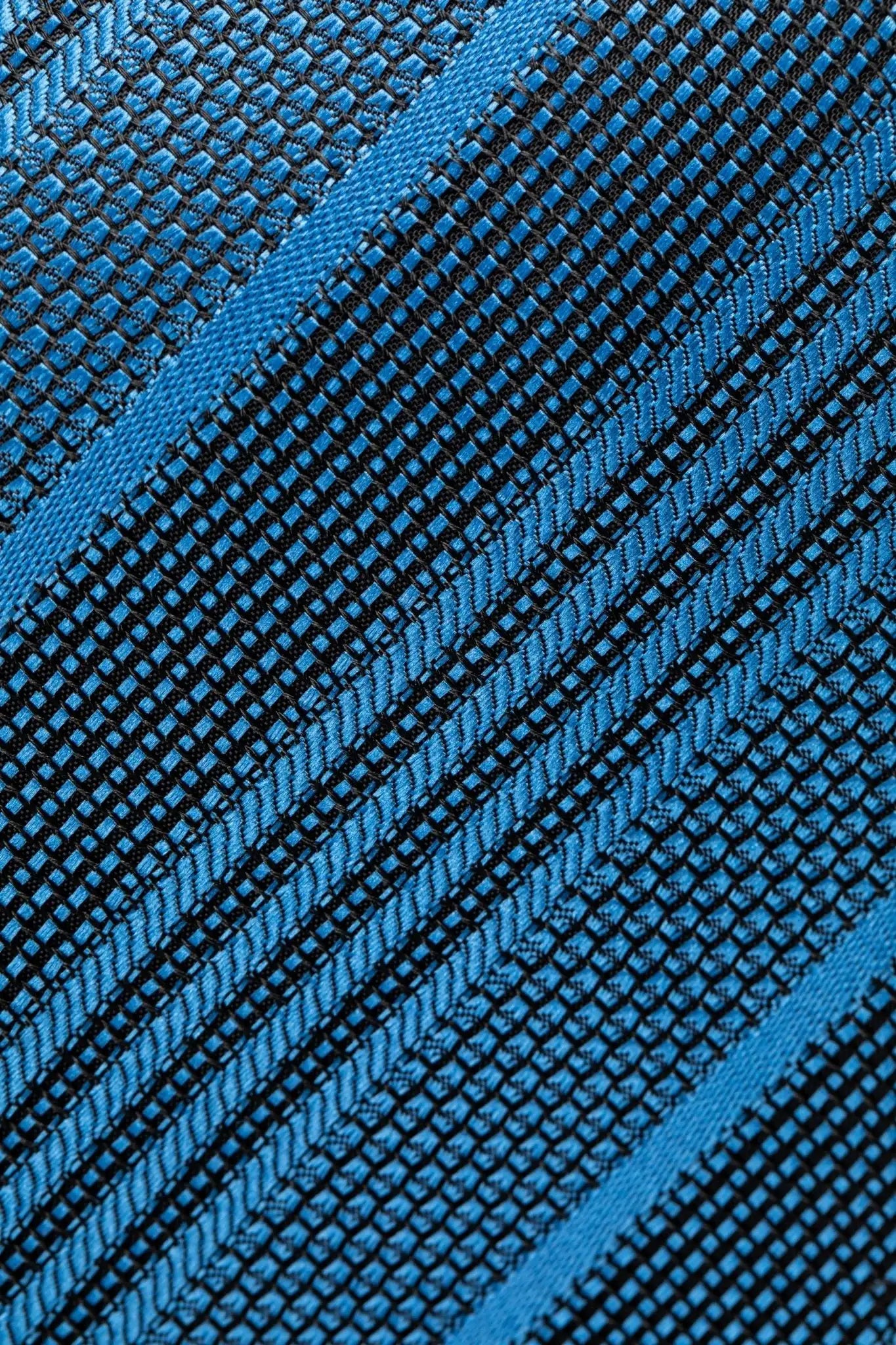 Navy silk tie with stripes