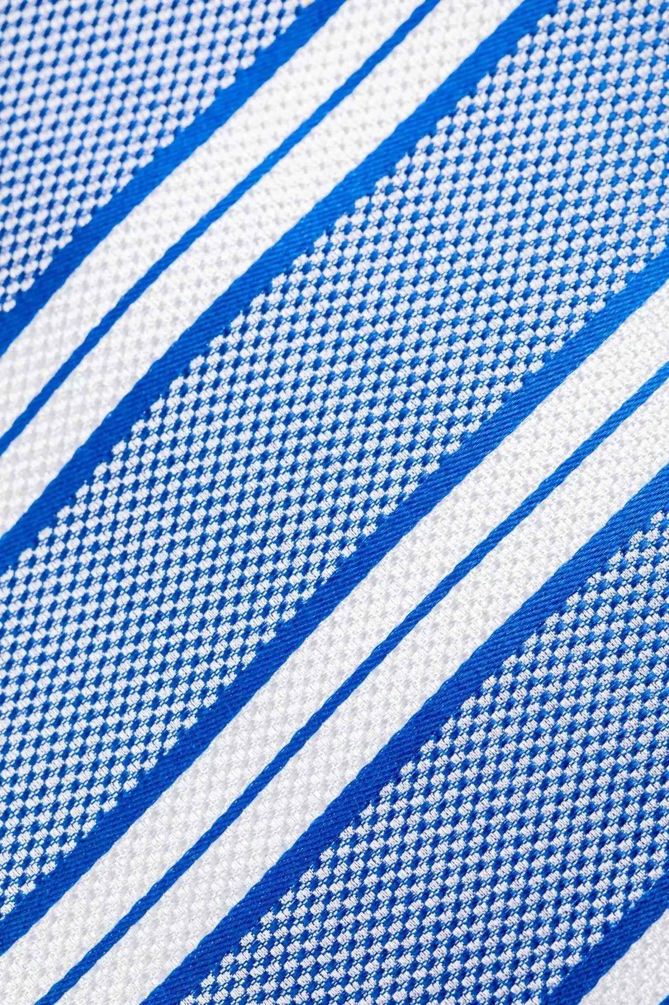 Cravata din matase albastra cu dungi