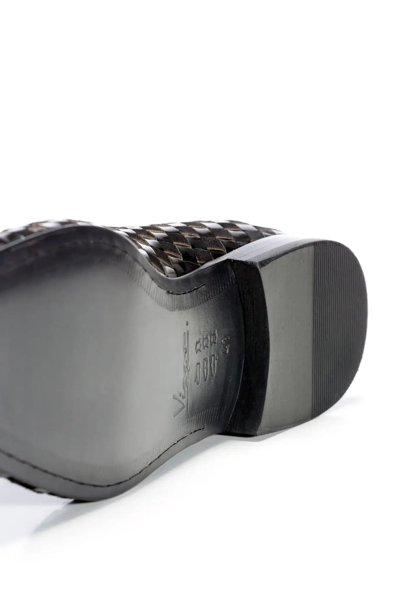 Pantofi tuxedo impletiti cu ciucuri