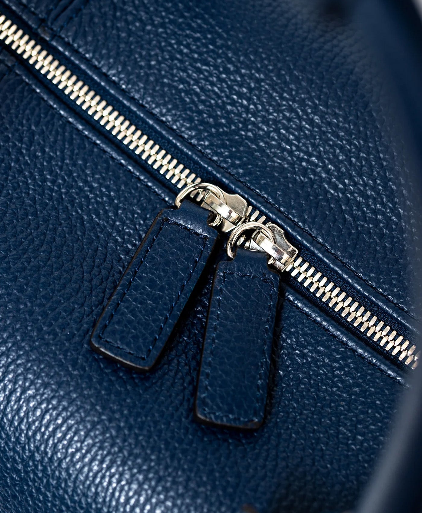 Geanta bleumarin de voiaj piele vitel