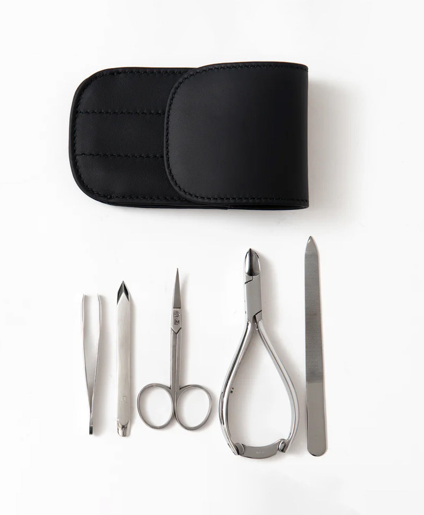 Set manichiura piele neagra pentru calatorii