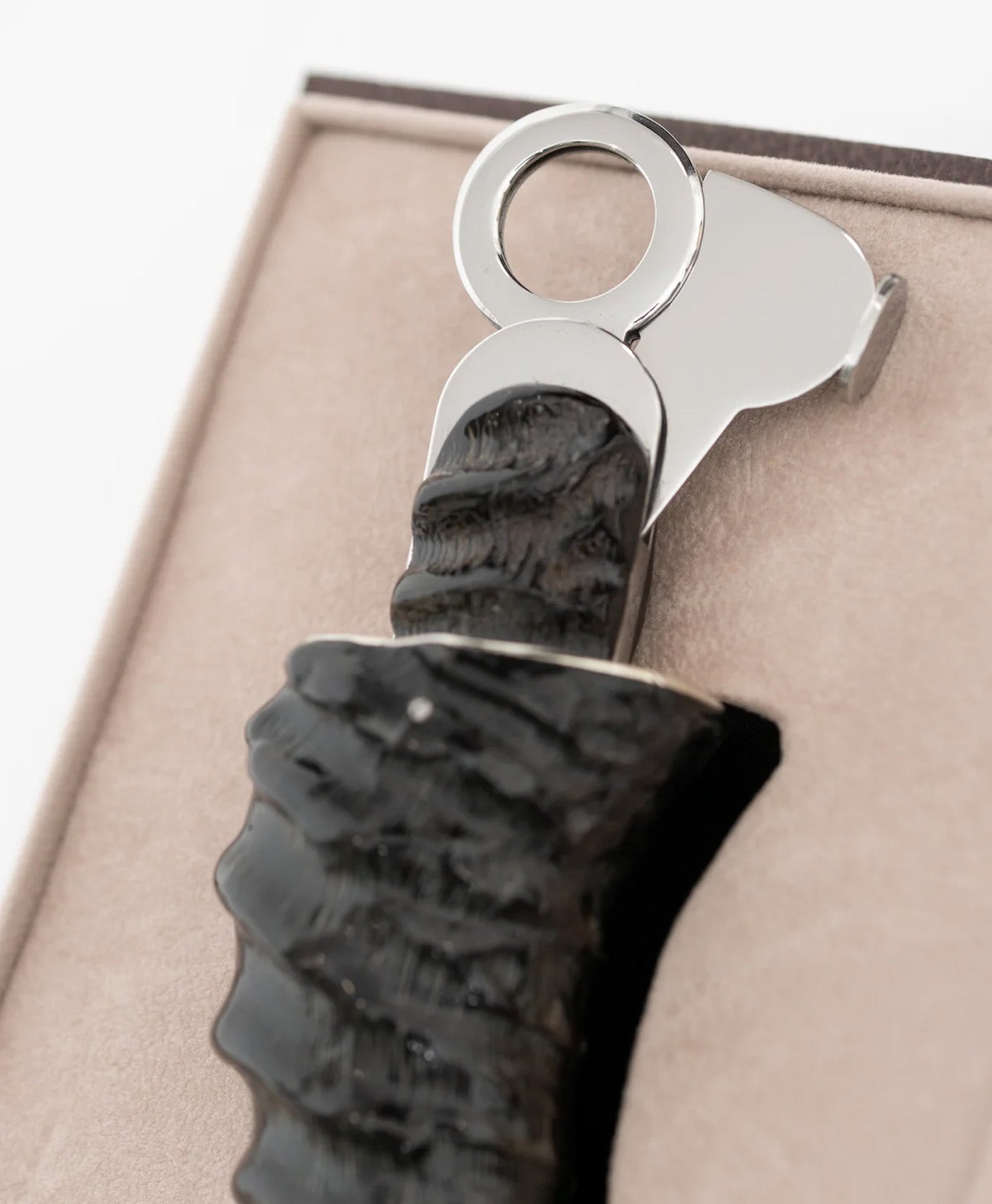 Ghilotina de trabucuri cu corn de antilopa