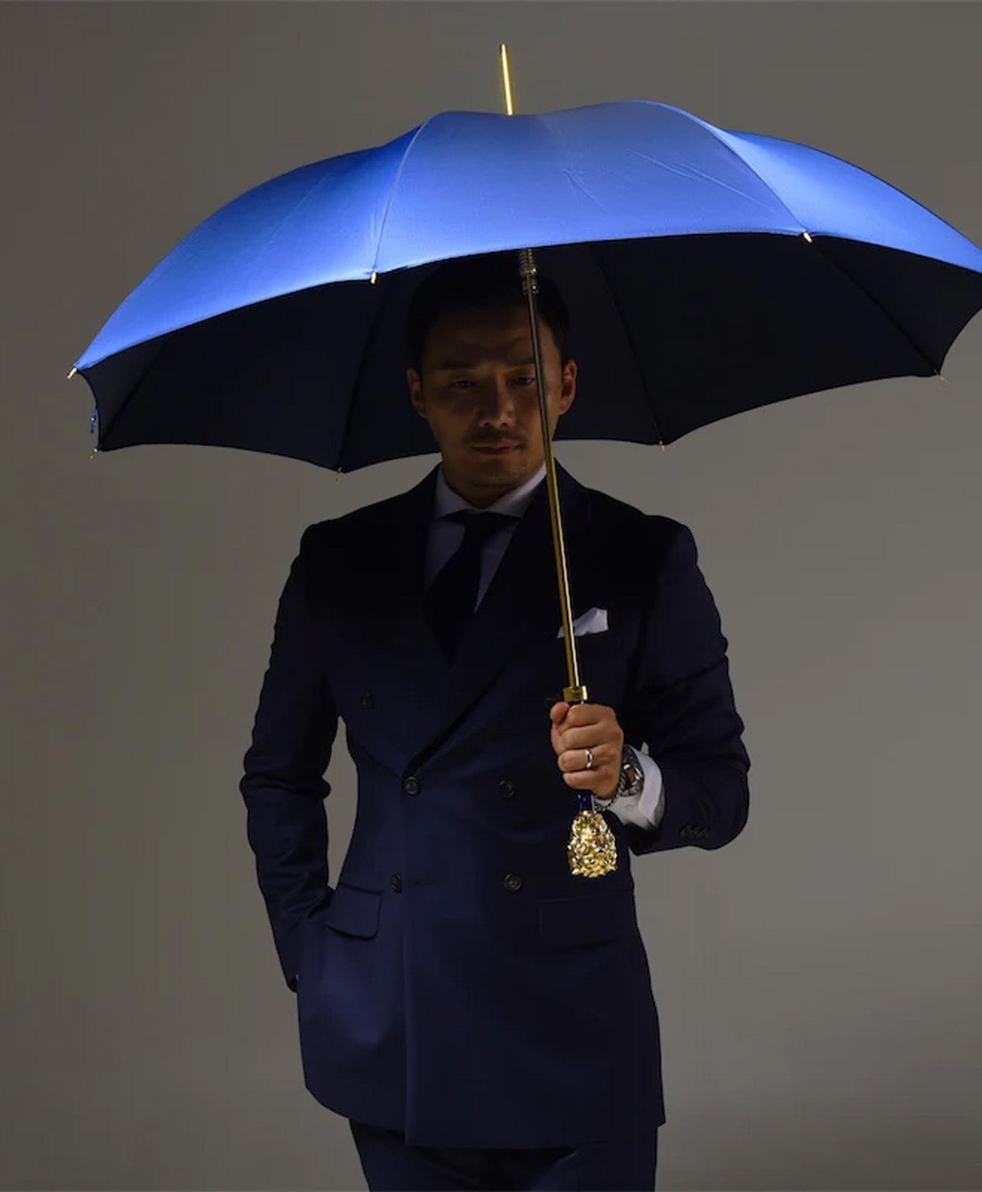 Umbrela albastra cu maner leu, cu husa si inel