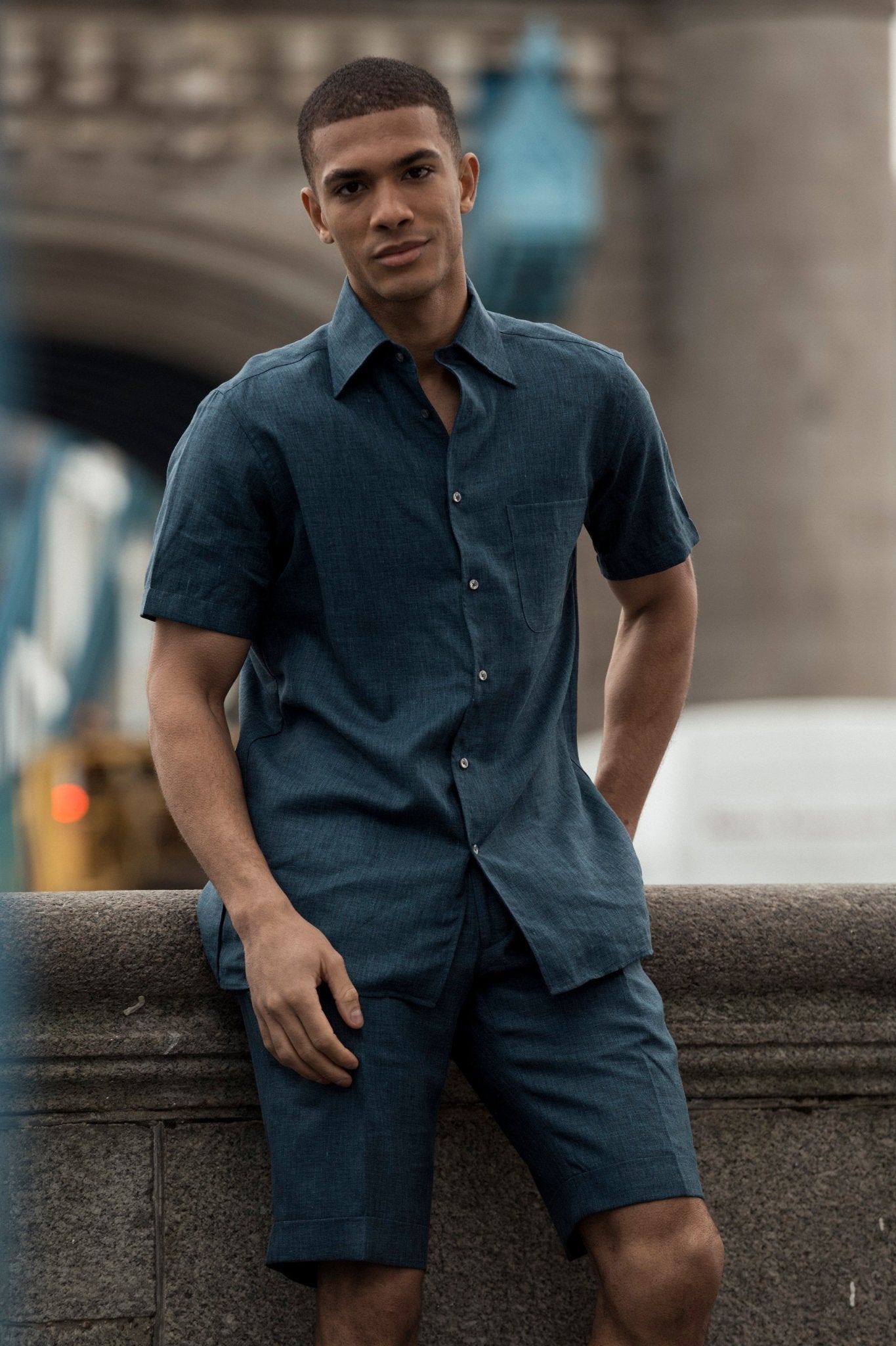 Pantaloni scurti turquoise inchis din lana, matase si in - Viggo