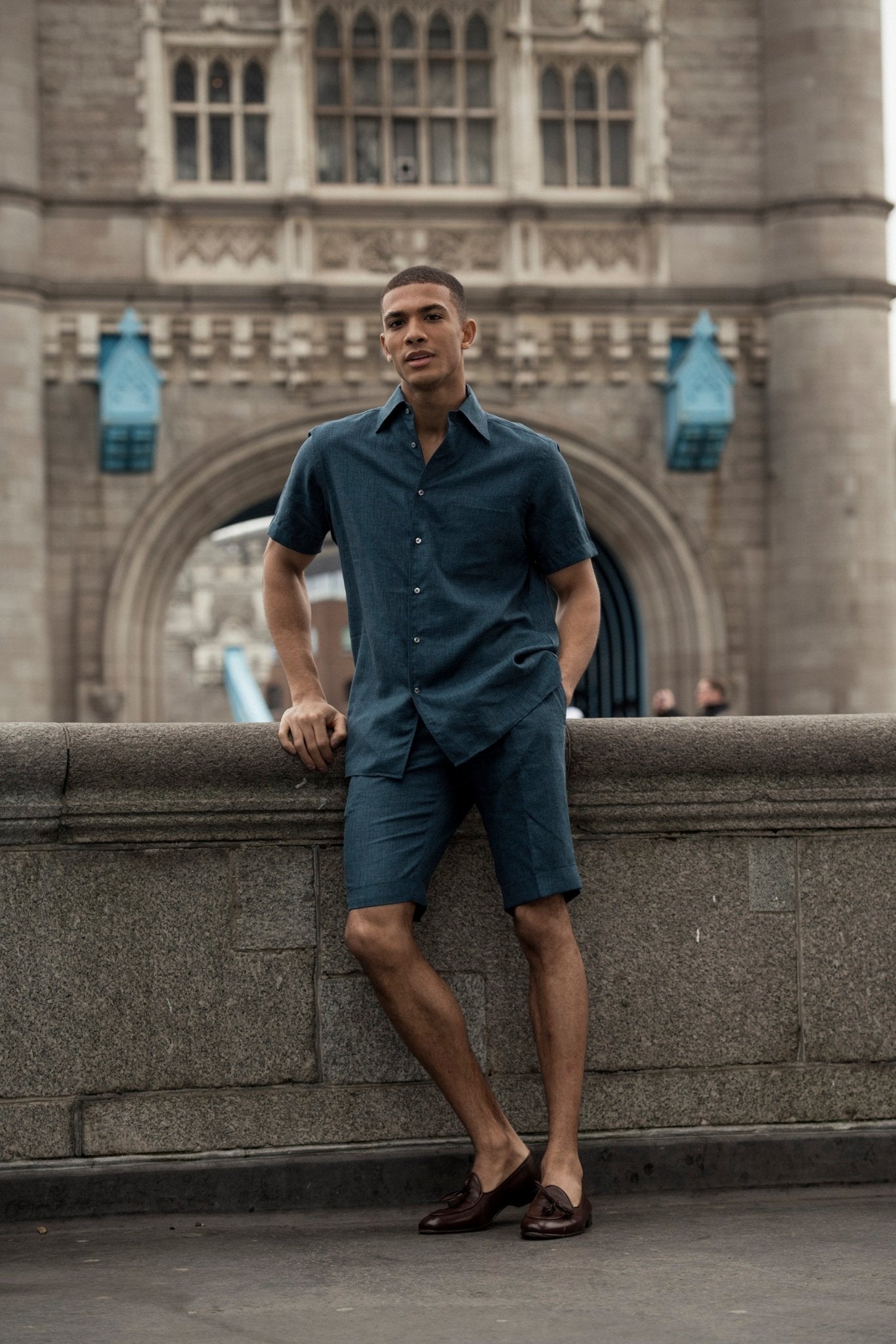 Pantaloni scurti turquoise inchis din lana, matase si in - Viggo