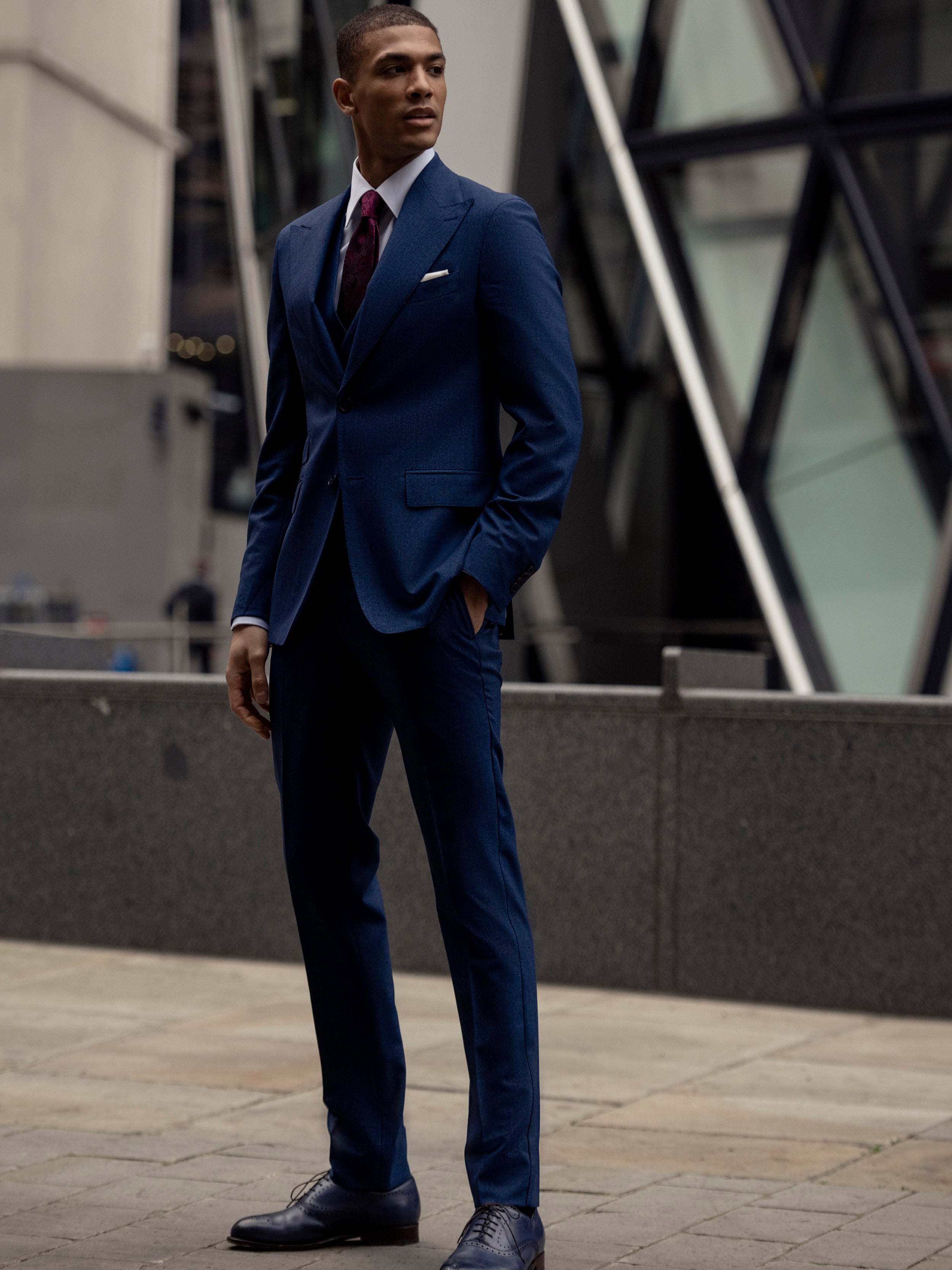 Navy textured three-piece suit, tailored fit