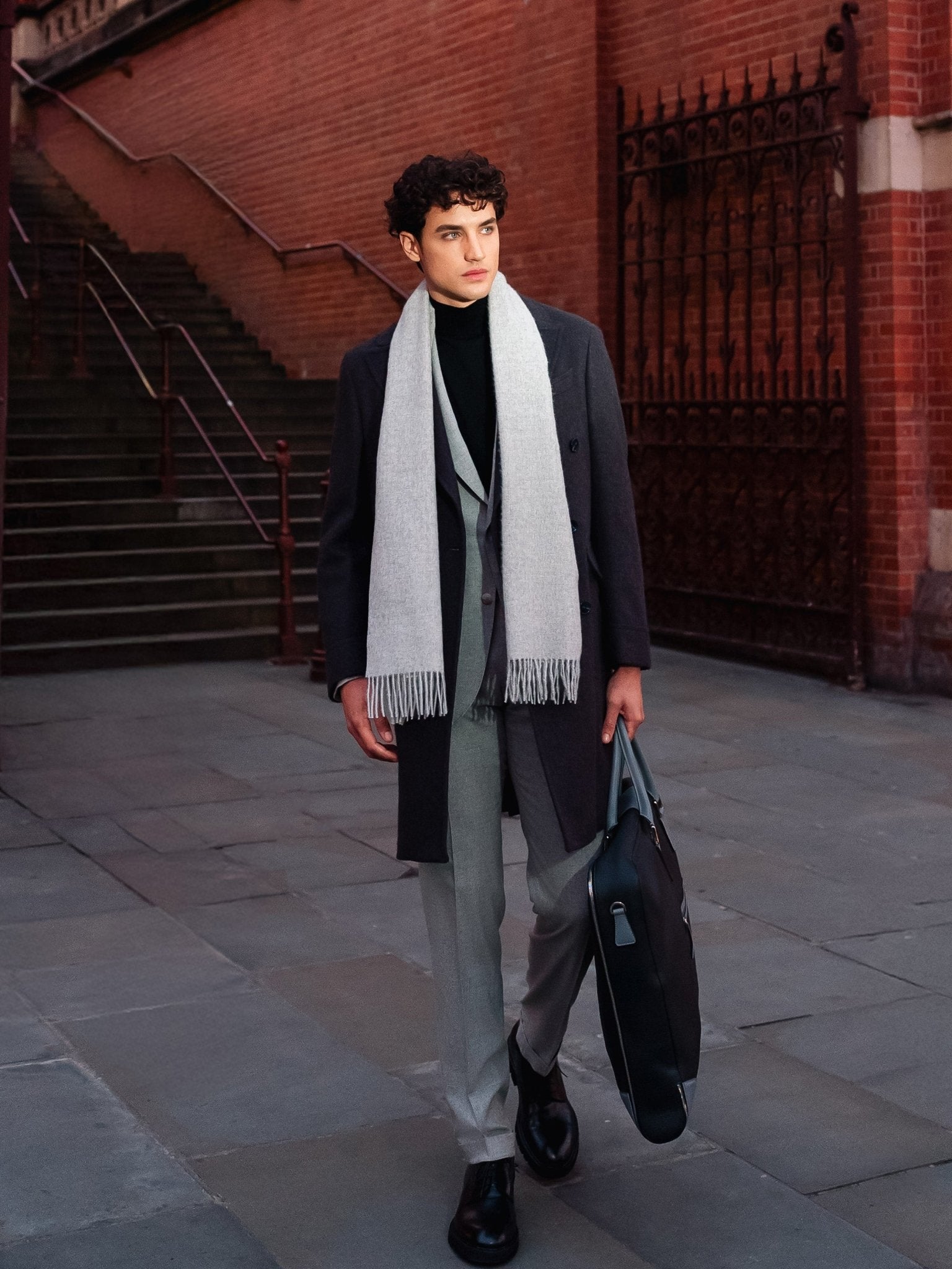 Costum slim fit gri cu rever decupat - Viggo