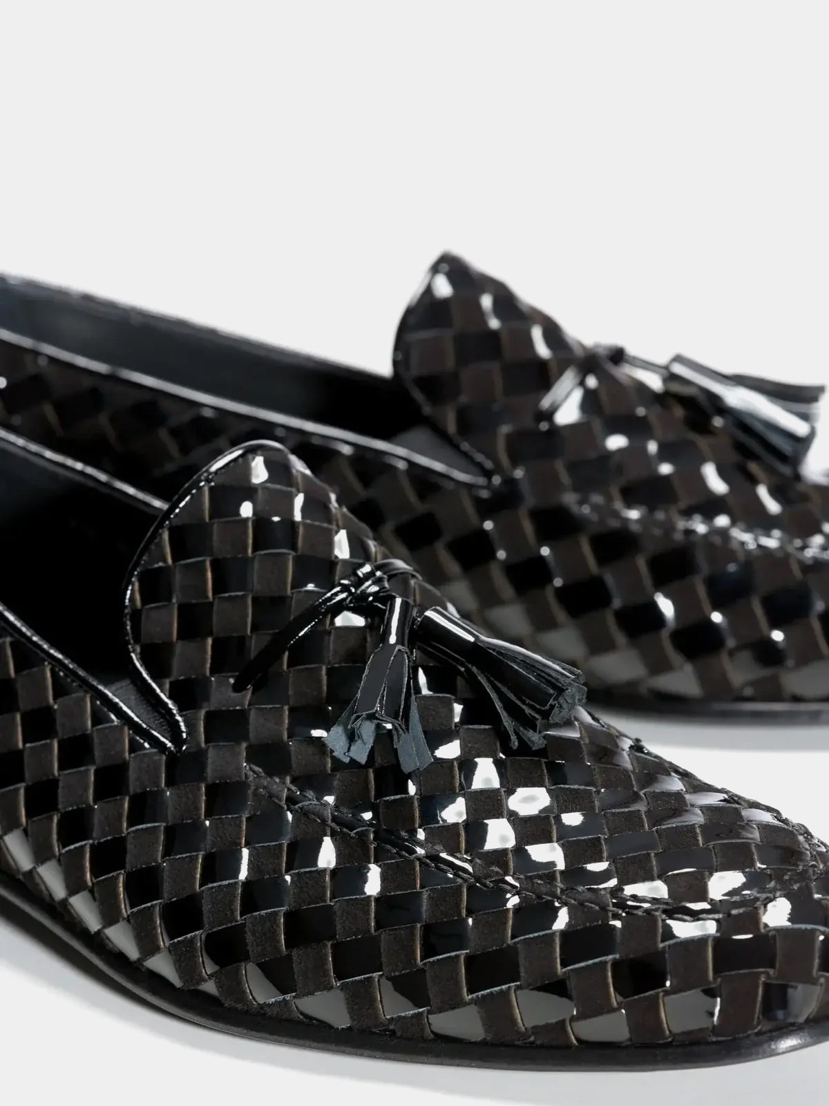 Tuxedo shoes braided with tassels