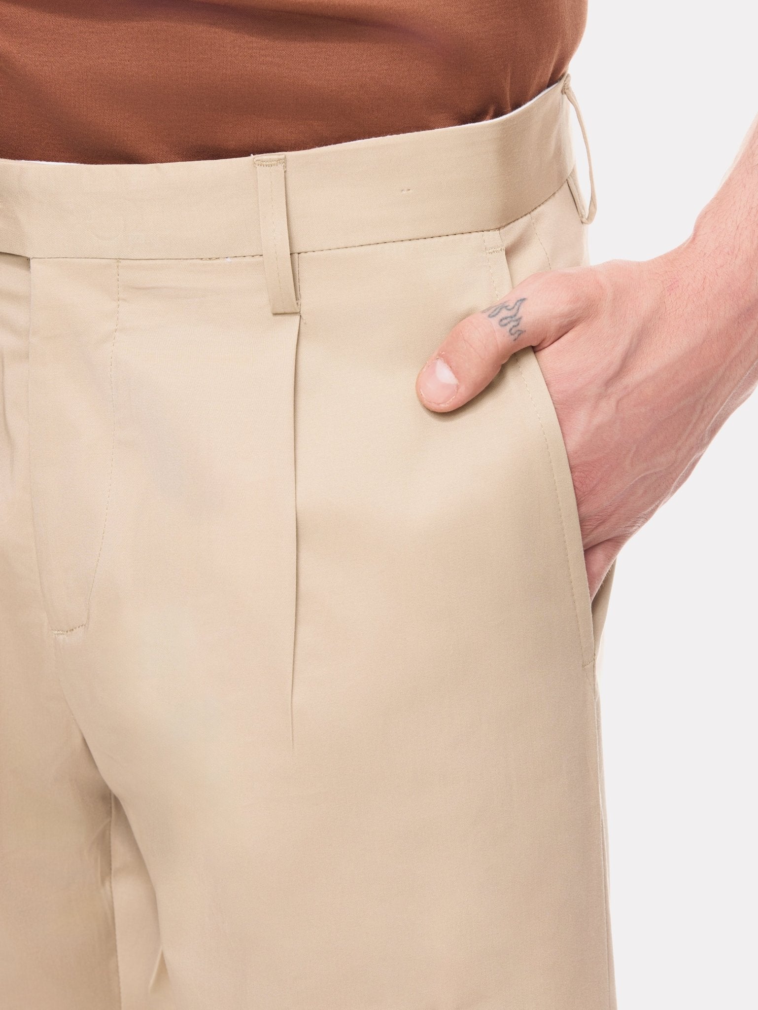 Pantaloni scurti bej cu manseta - Viggo