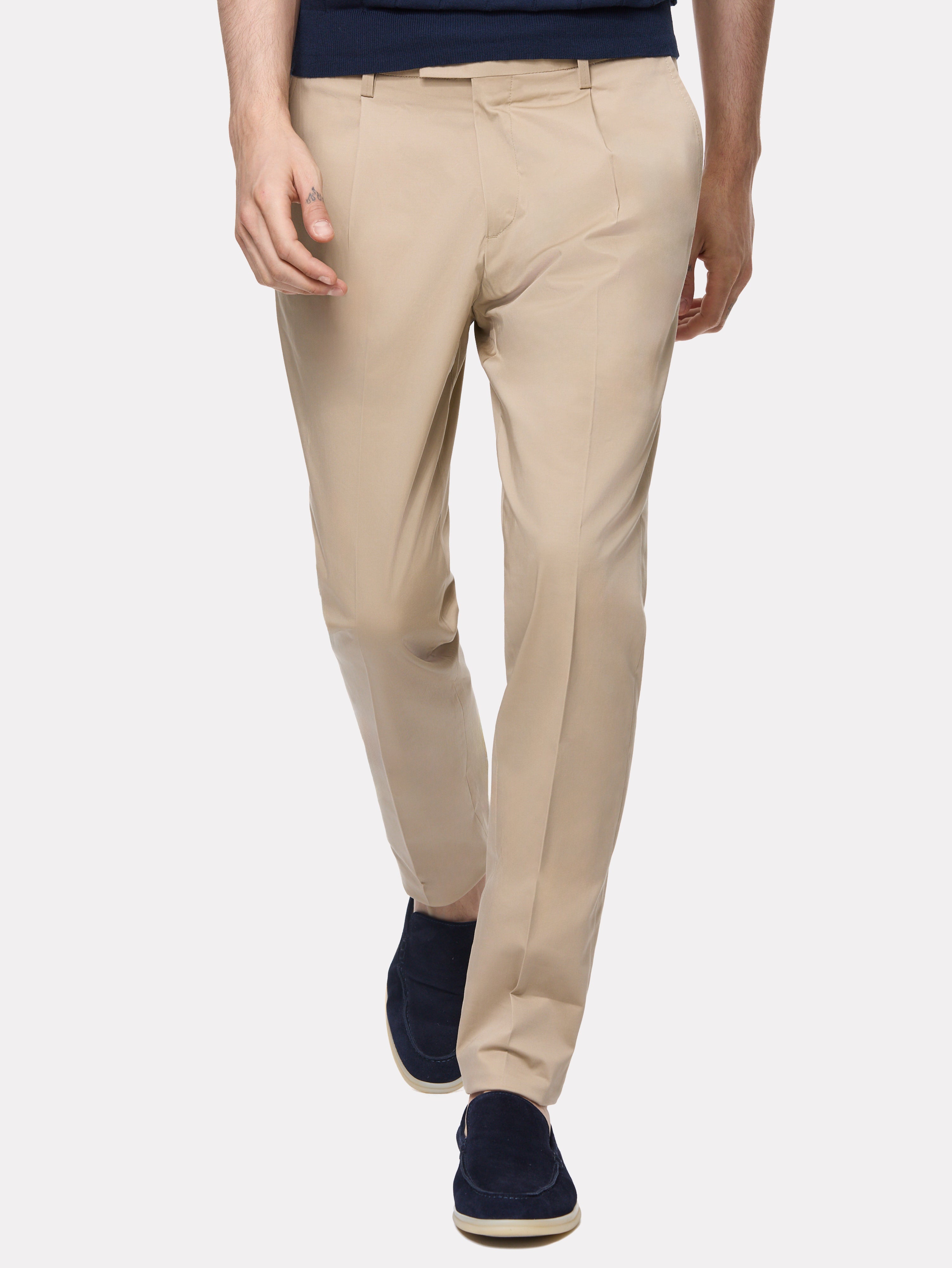 Pantaloni chinos bej cu pense