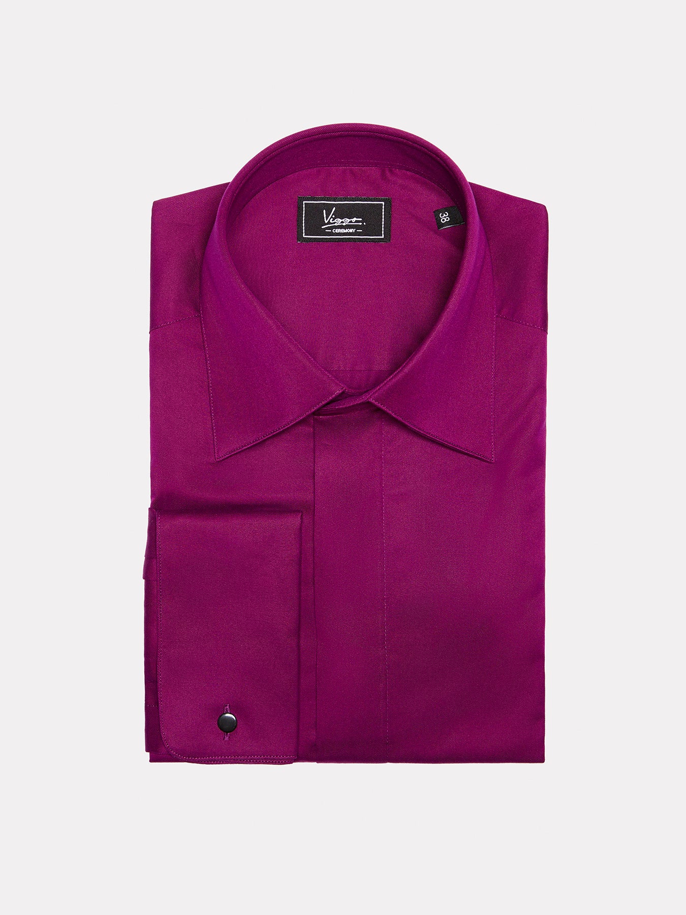 隠しボタンが付いた紫色のシャツ