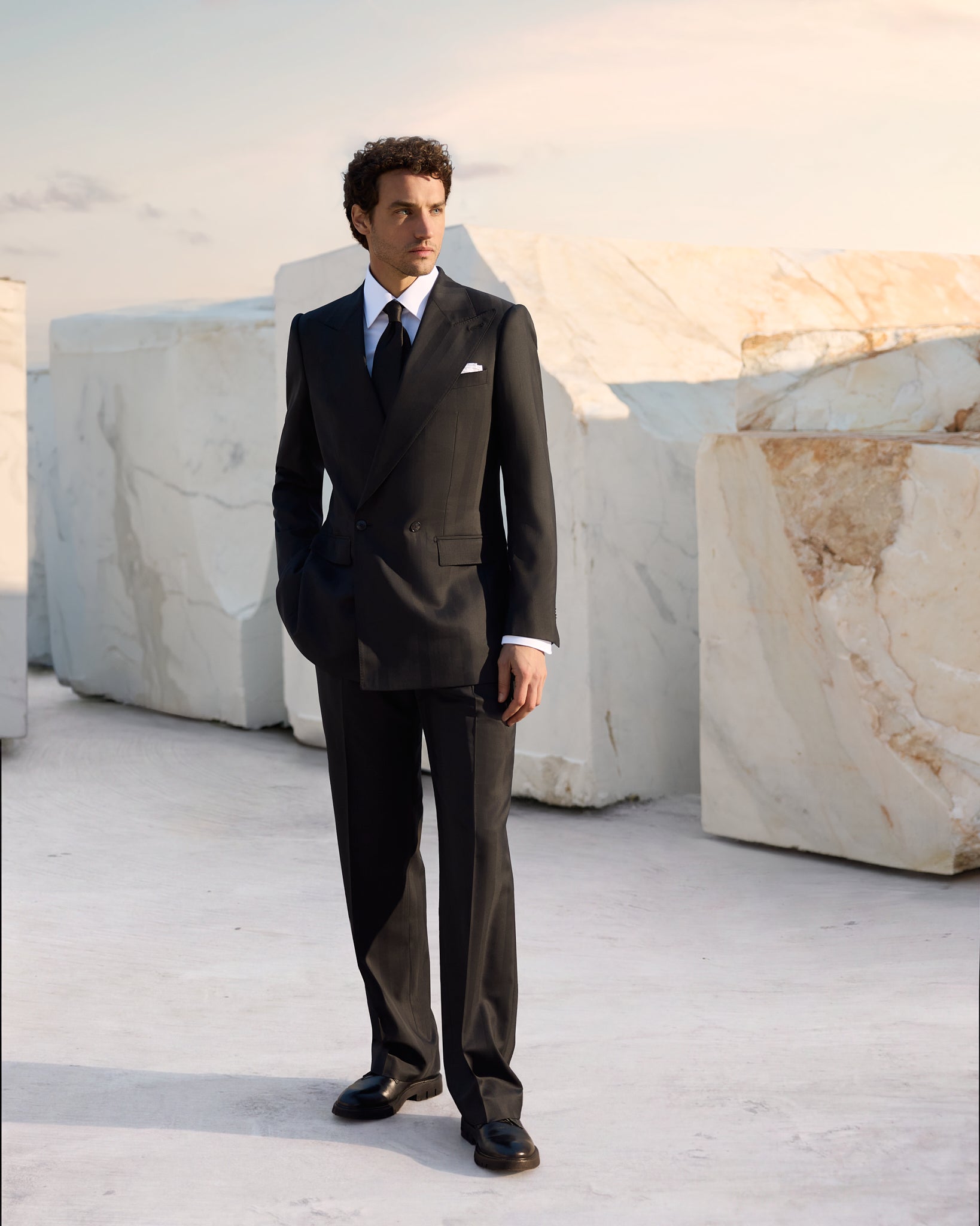 Costum negru Made to Measure, tesatura Ariston
