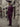 テーラードフィット、黒の背景に織り目加工の紫のツーピース スーツ