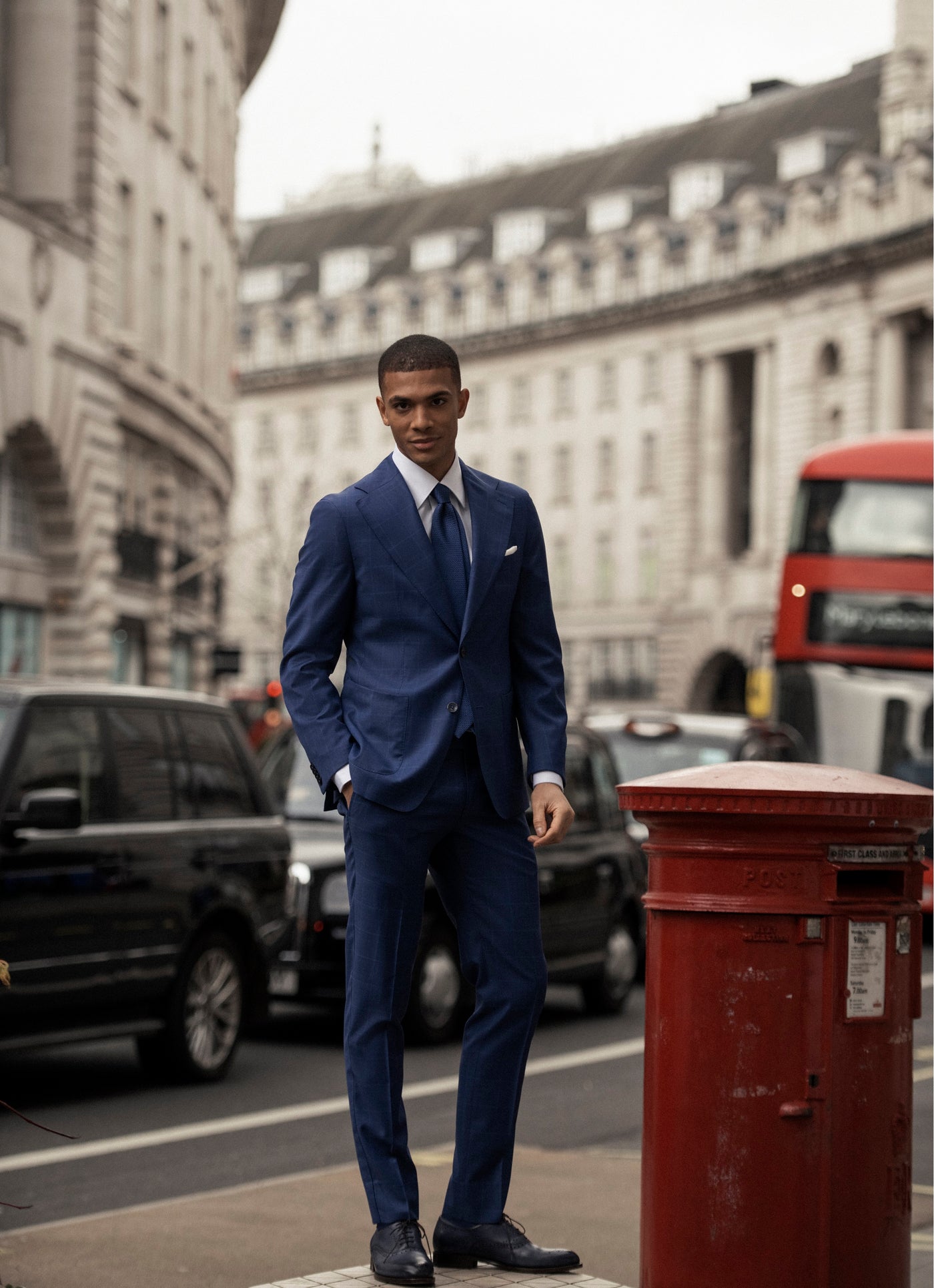 Costum doua piese albastru in carouri ton pe ton, tailored fit