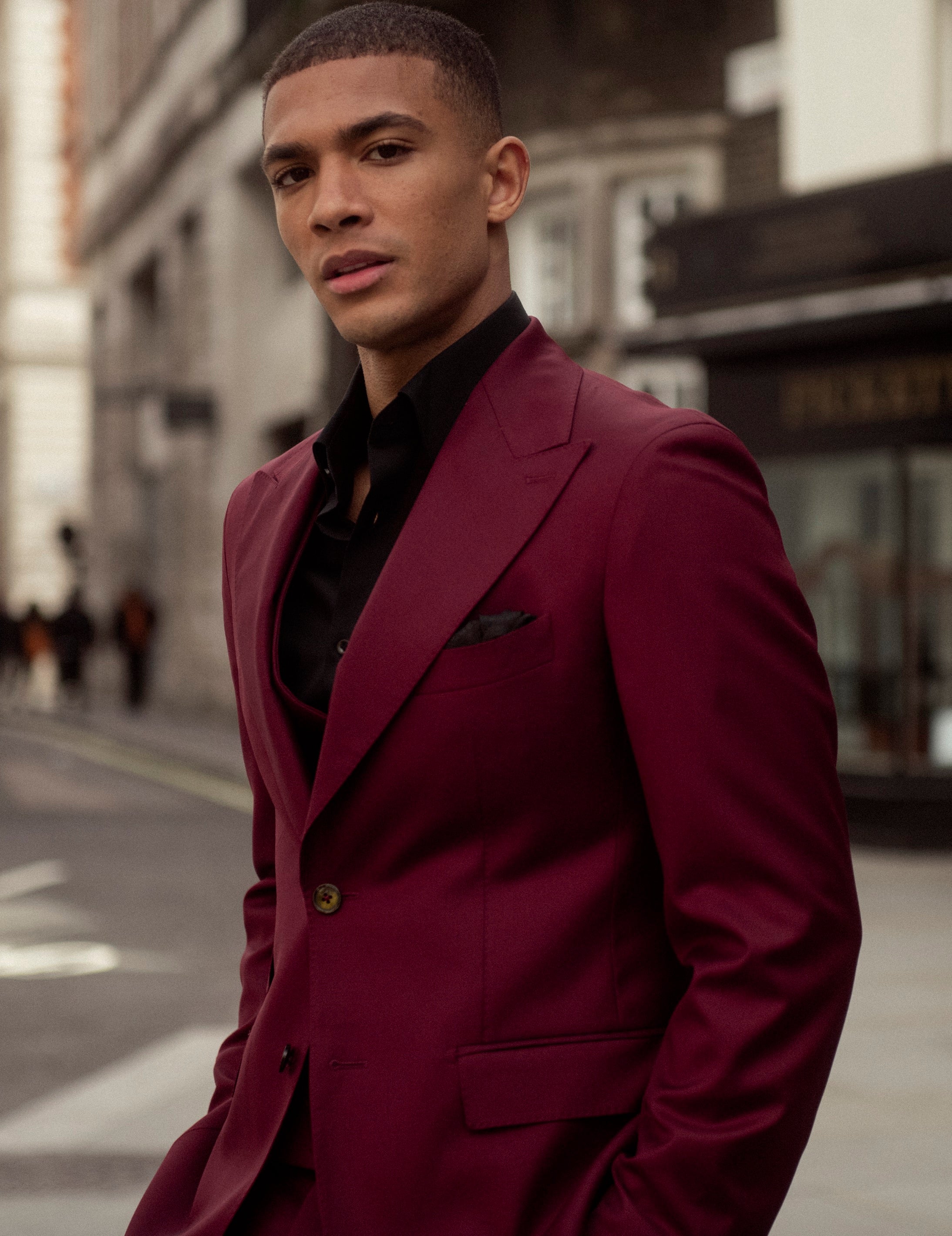 Costum trei piese burgundy, tailored fit