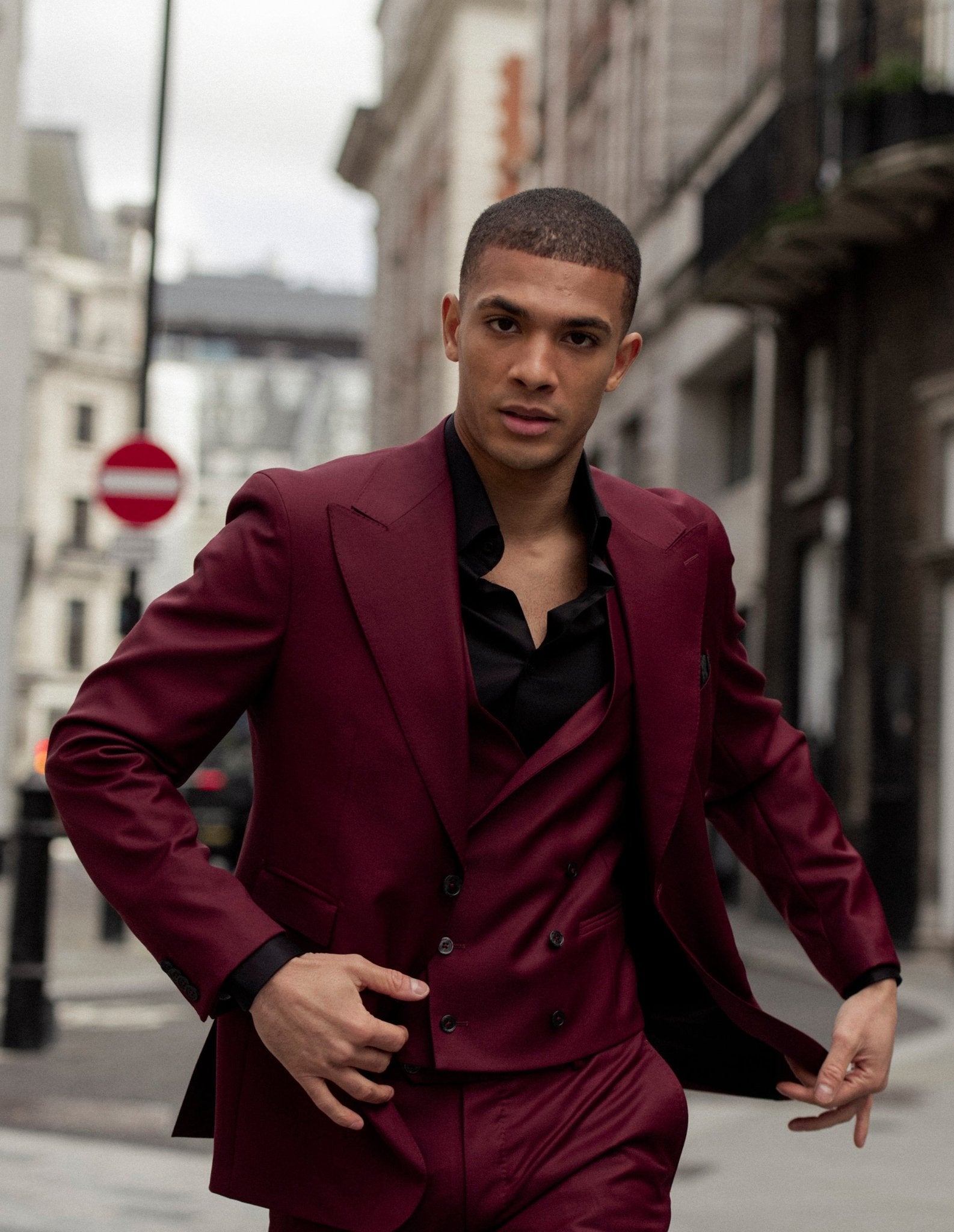 Costum trei piese burgundy, tailored fit - Viggo