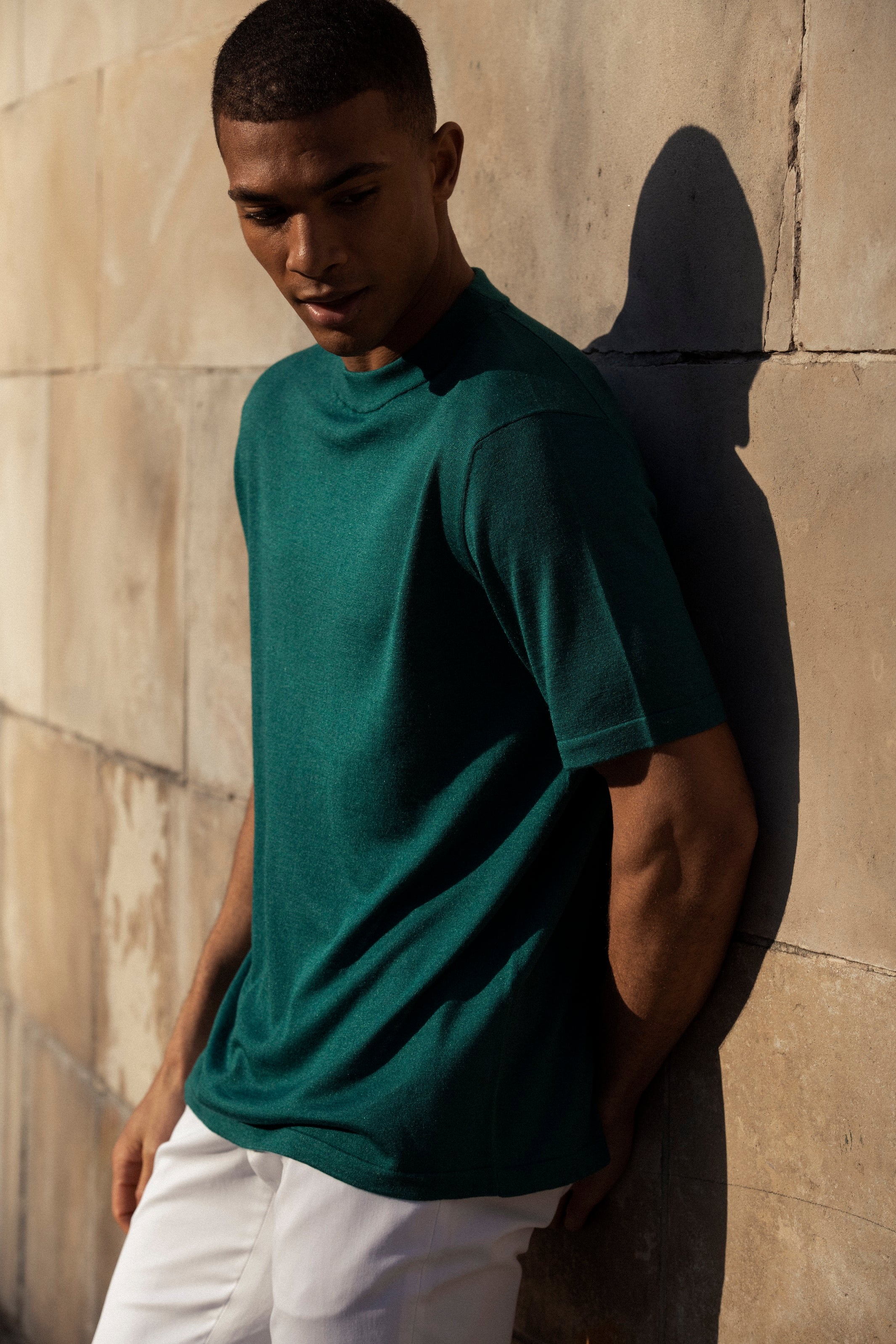 T-shirt verde realizzata in seta naturale e lana merino