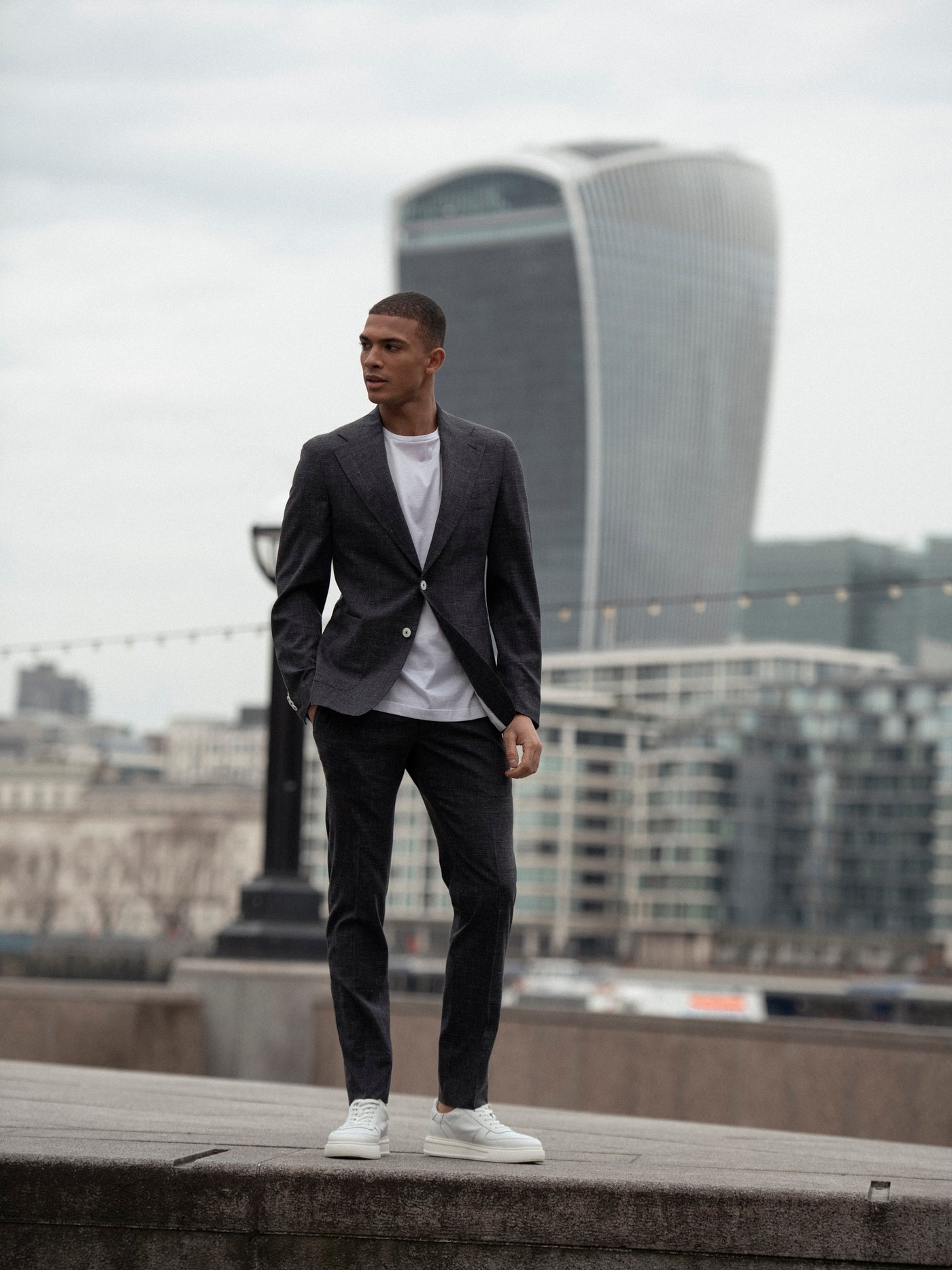 Textured gray two-piece suit, tailored fit