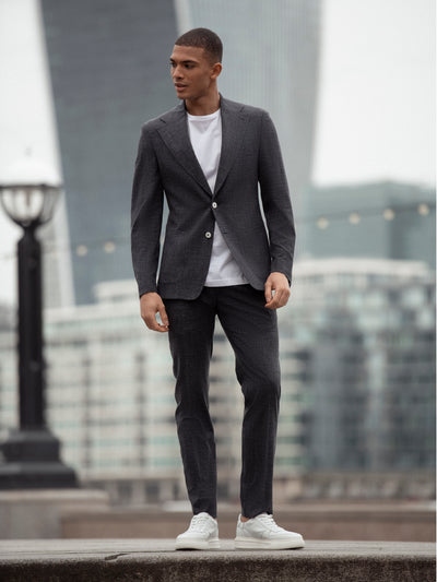 Textured gray two-piece suit, tailored fit