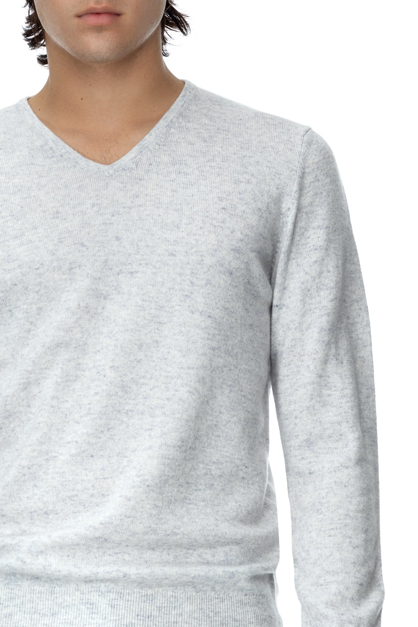 Gray sweater with V-neck made of merino wool and cashmere