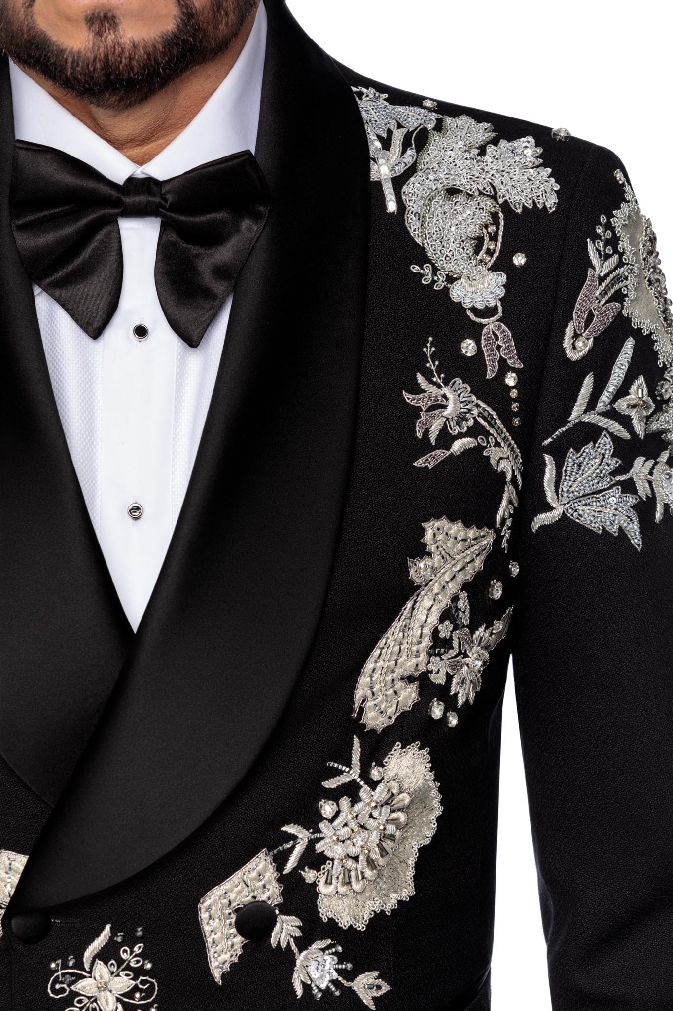Tuxedo jacket with manual embroidery on two rows of buttons