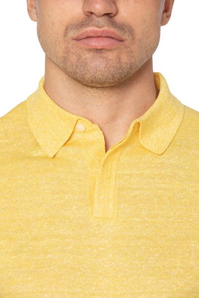メリノウールとリネンの黄色のポロシャツ