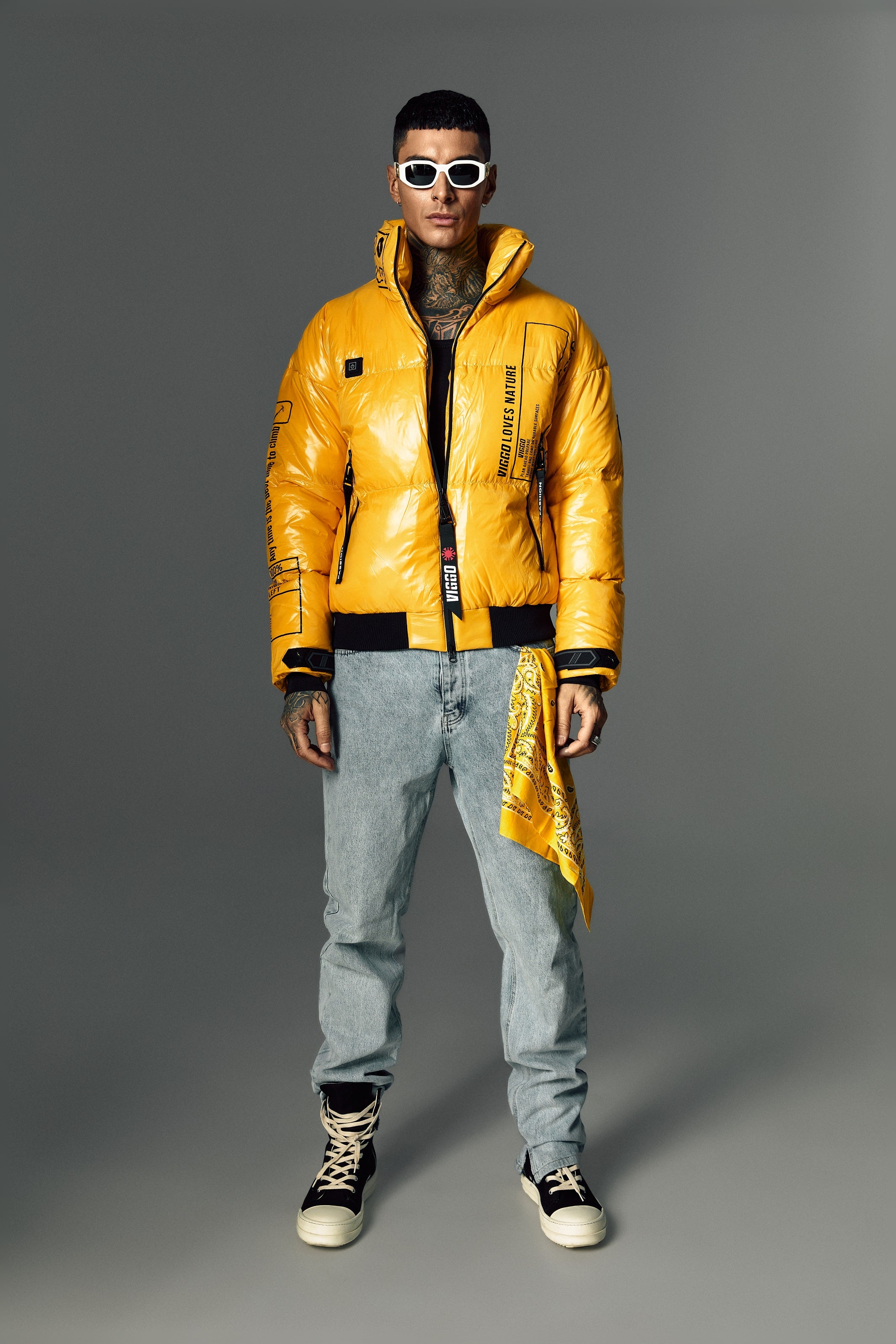 Yellow jacket with heating